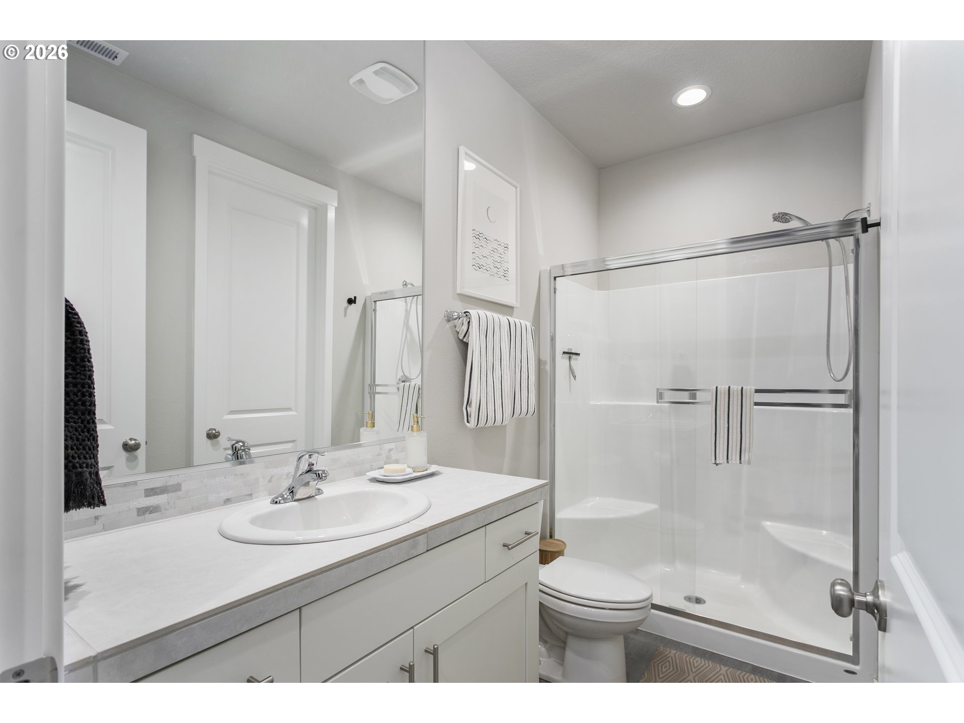 2286 Ne Marionberry Ln Property Photo 8