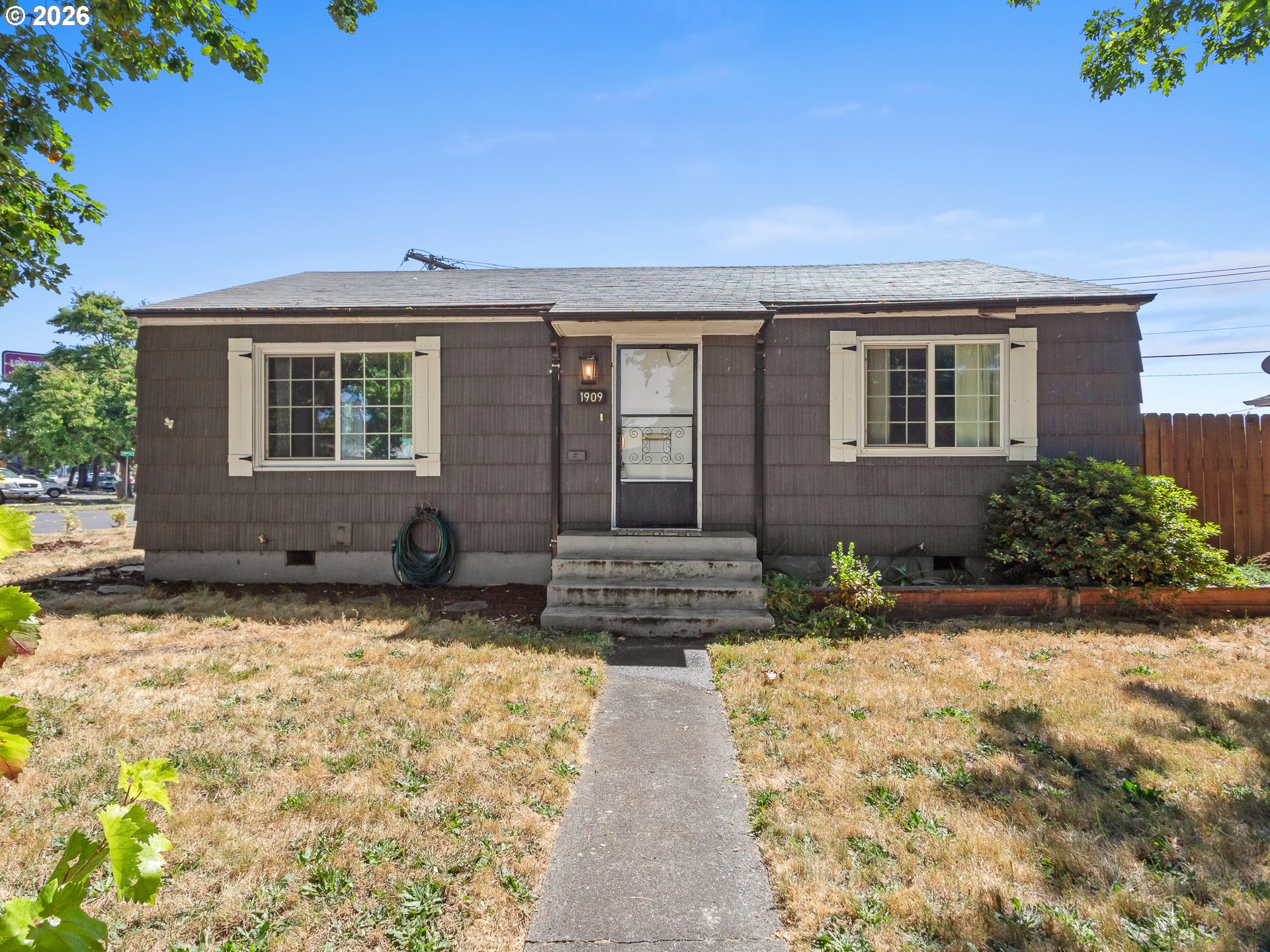 1909 Washington WAY Property Photo 1