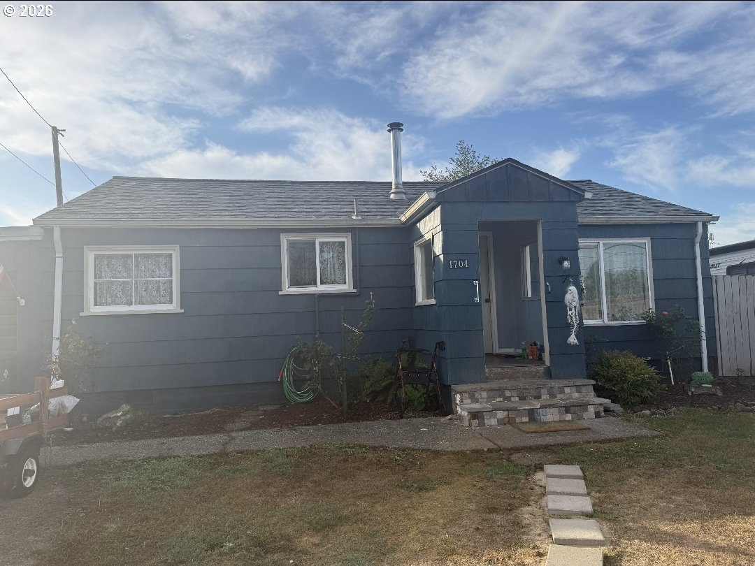 1704 Maple St Property Photo 2