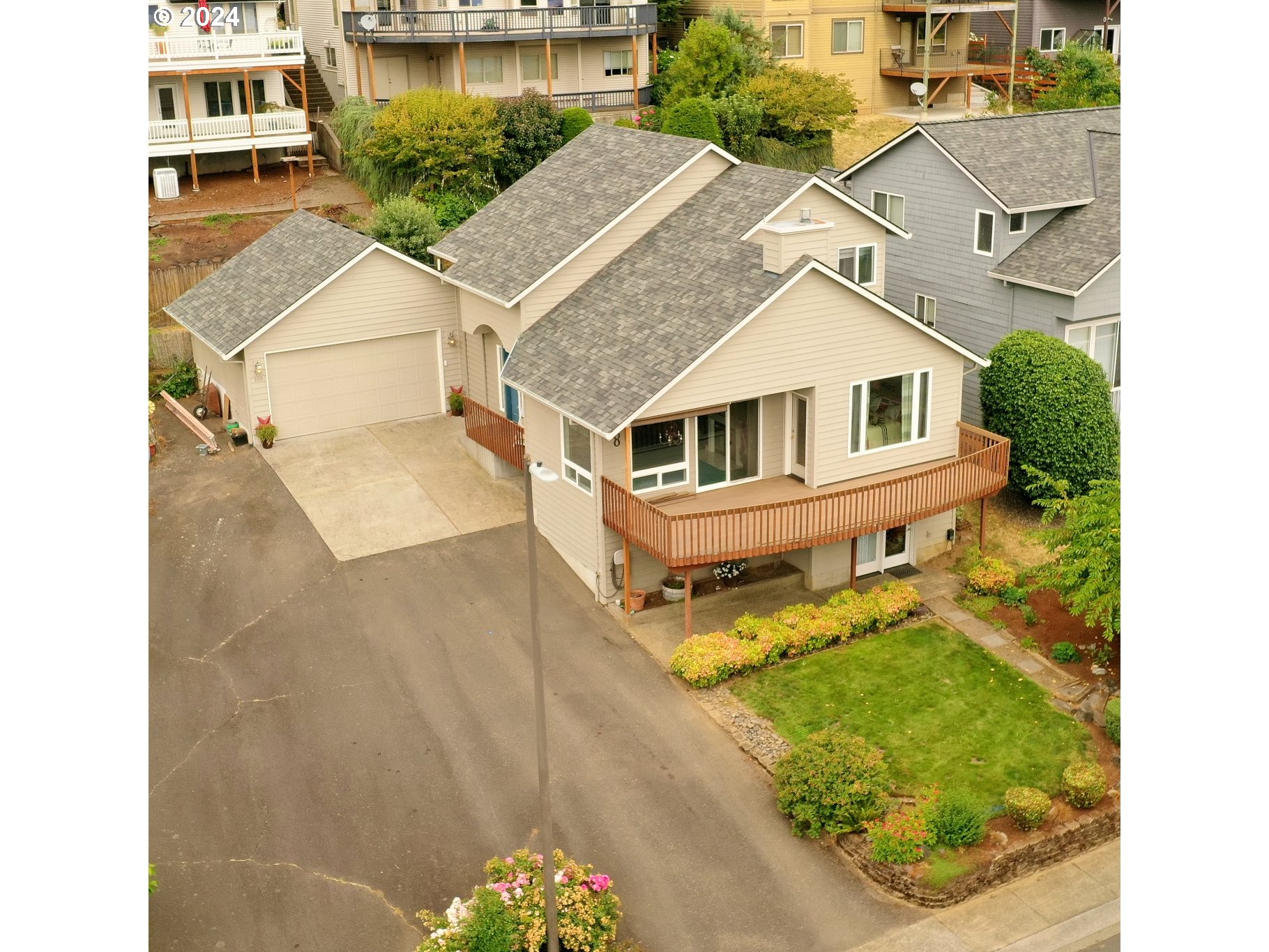 300 SPINNAKER WAY Property Photo 1