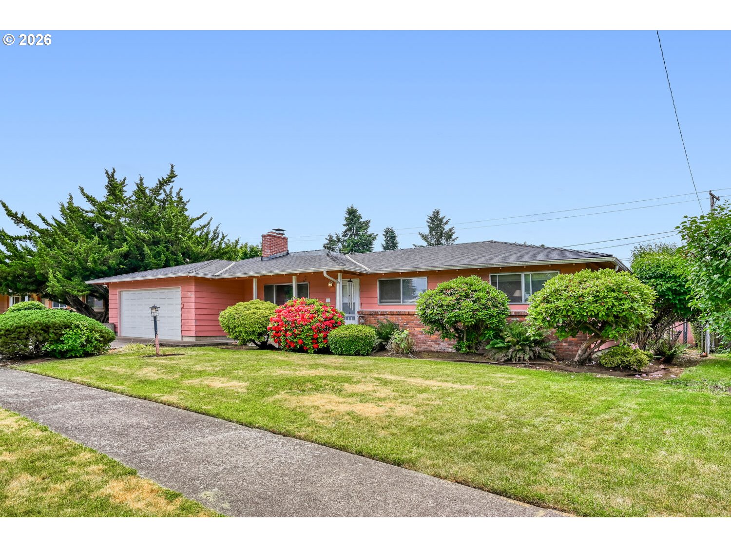 2562 DOVER DR Property Photo 1
