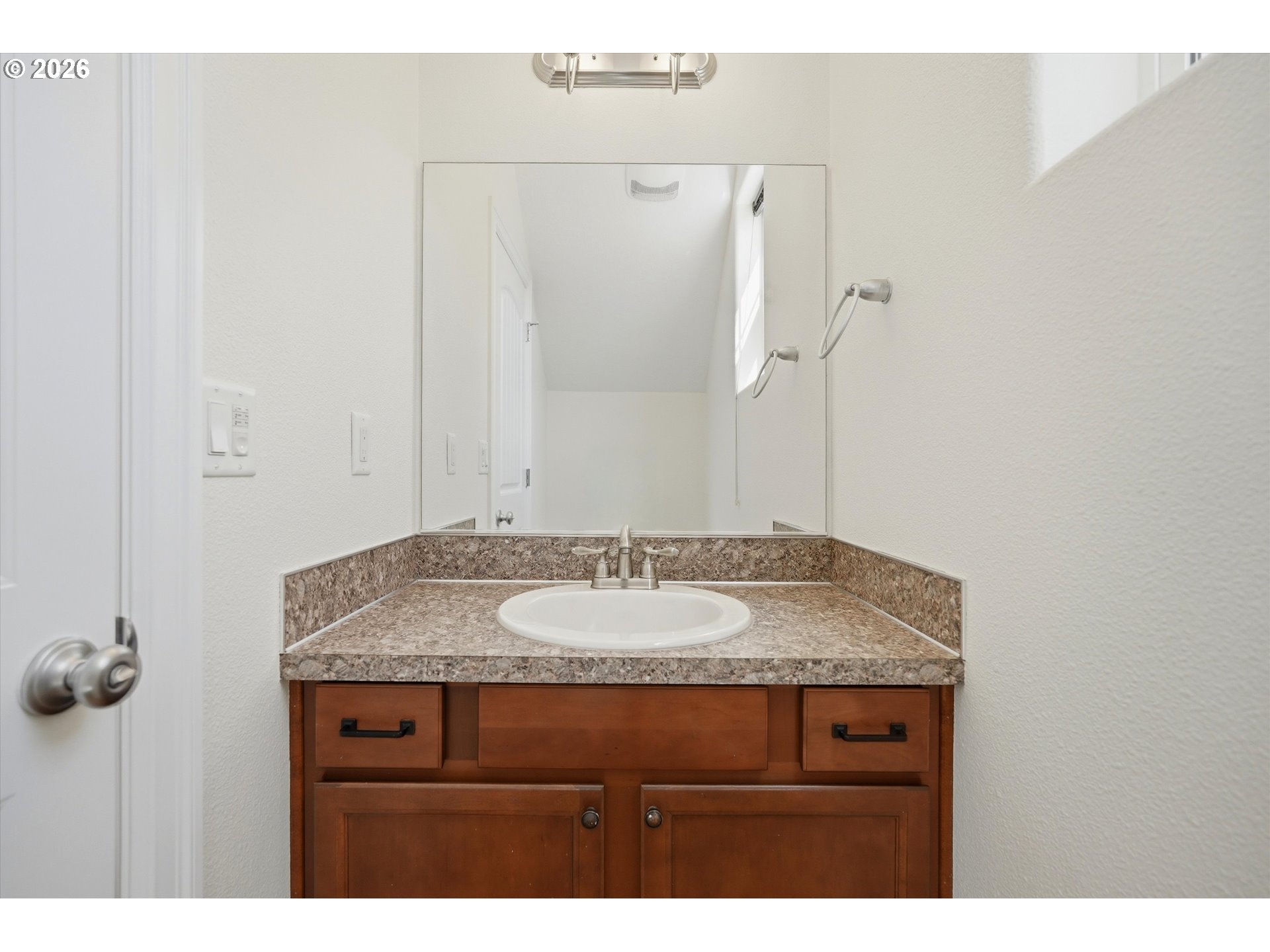 19031 Dublin Ave Property Photo 5