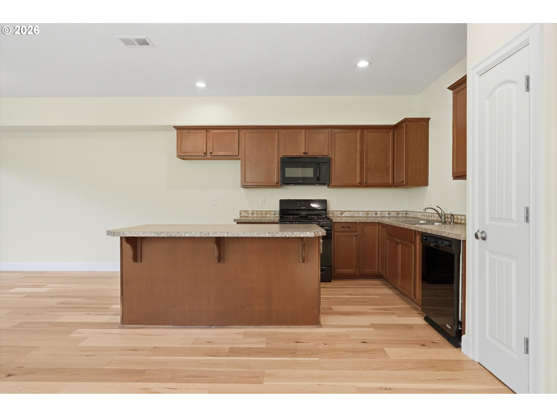 19031 Dublin Ave Property Photo 6