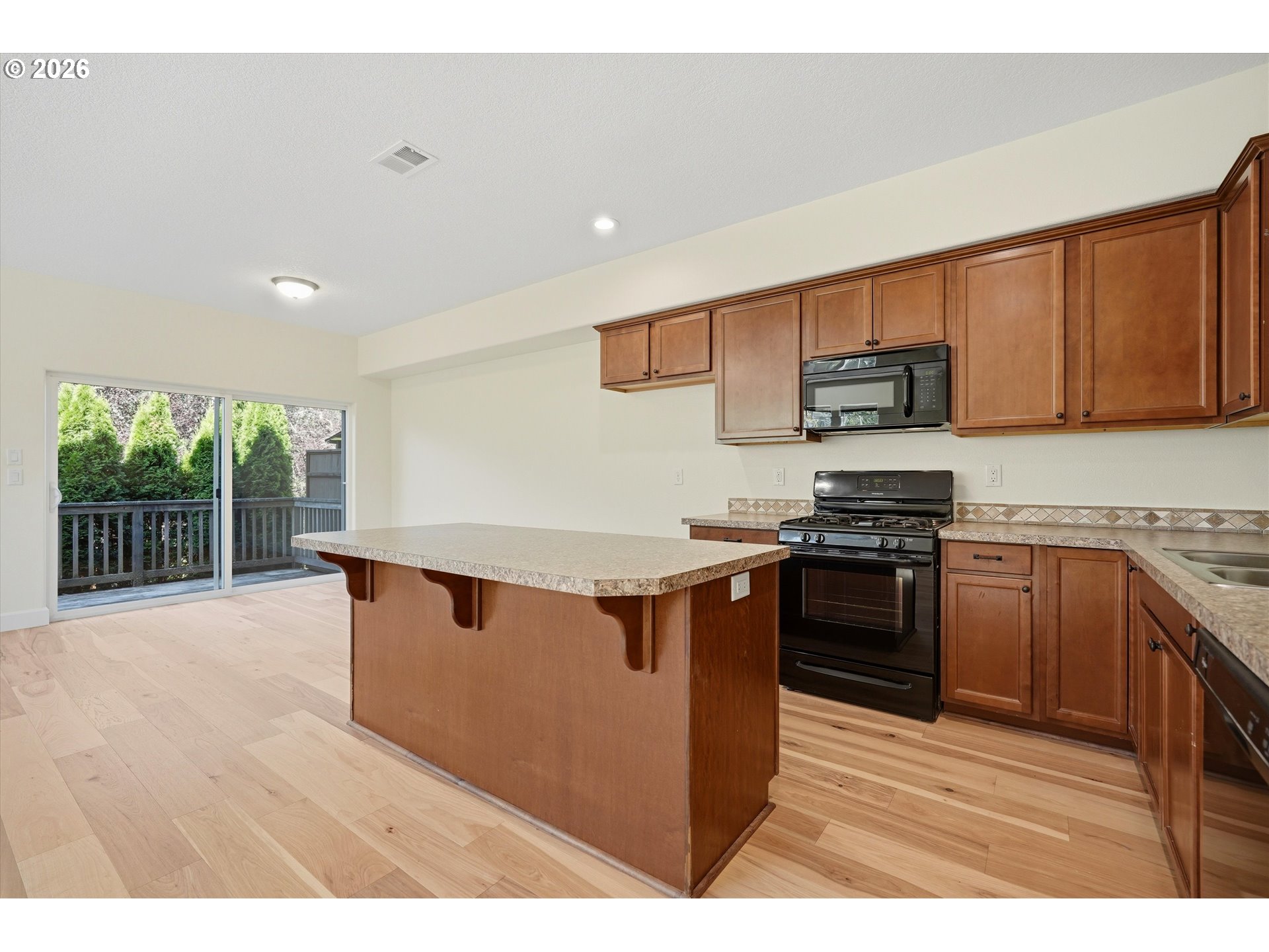 19031 Dublin Ave Property Photo 12