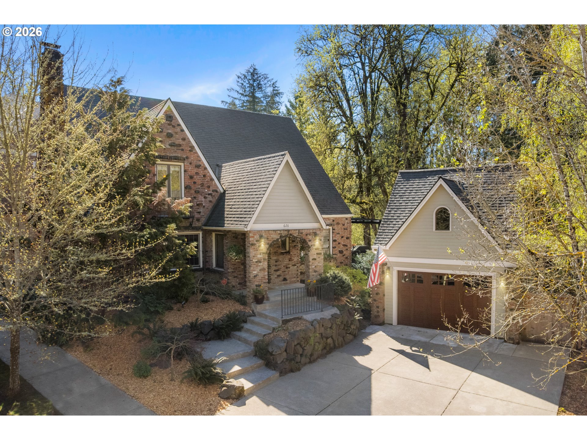 626 Sw Comus Ct Property Photo 1