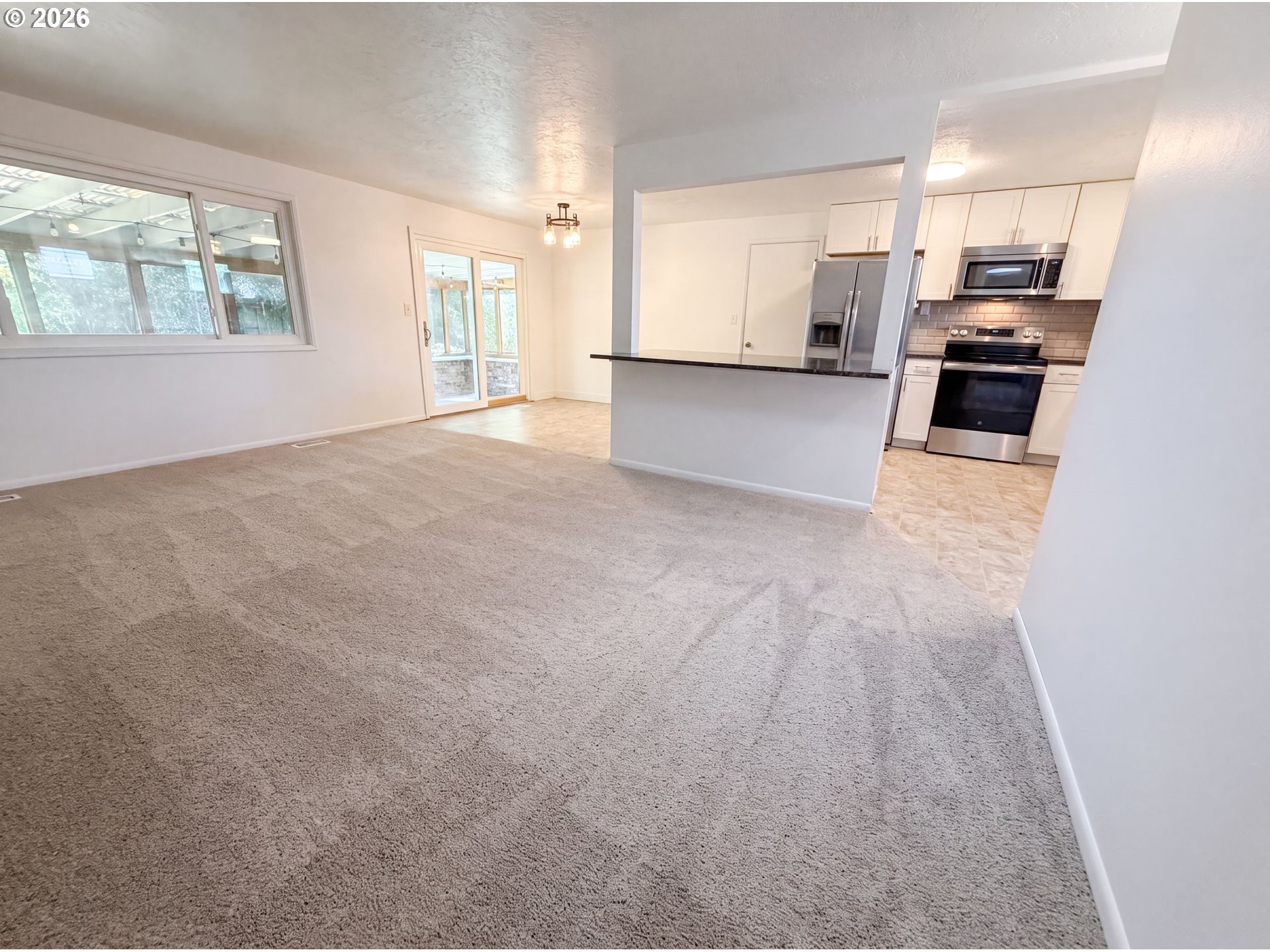 220 Ne Cambridge Cir Property Photo 1