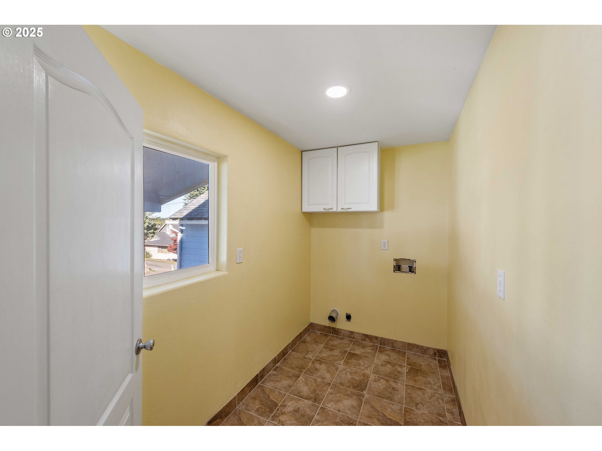 584 Exchange St Property Photo 12