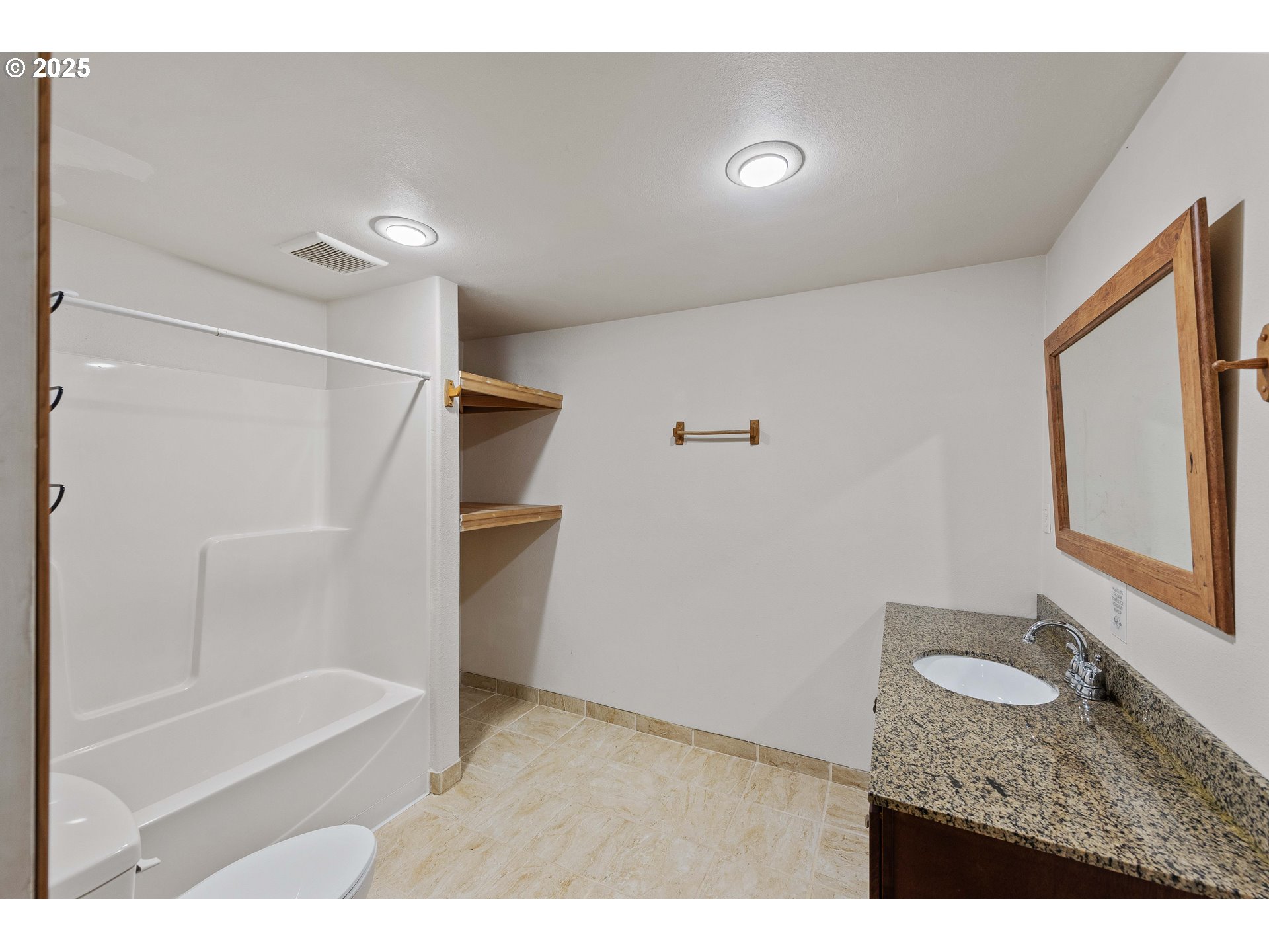 584 Exchange St Property Photo 31