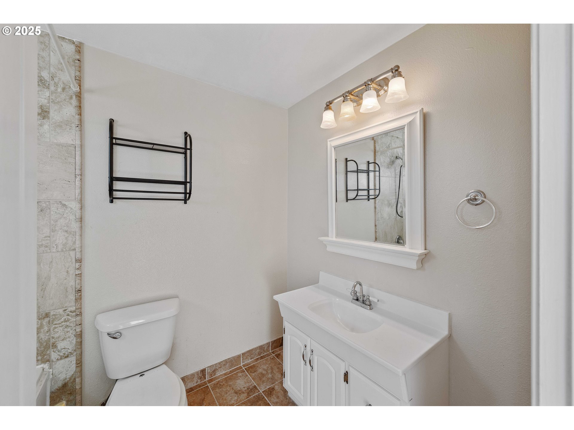 584 Exchange St Property Photo 38
