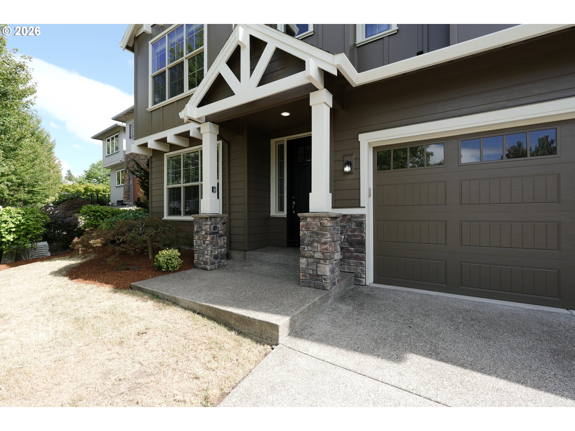 1120 Lilac St Property Photo 2