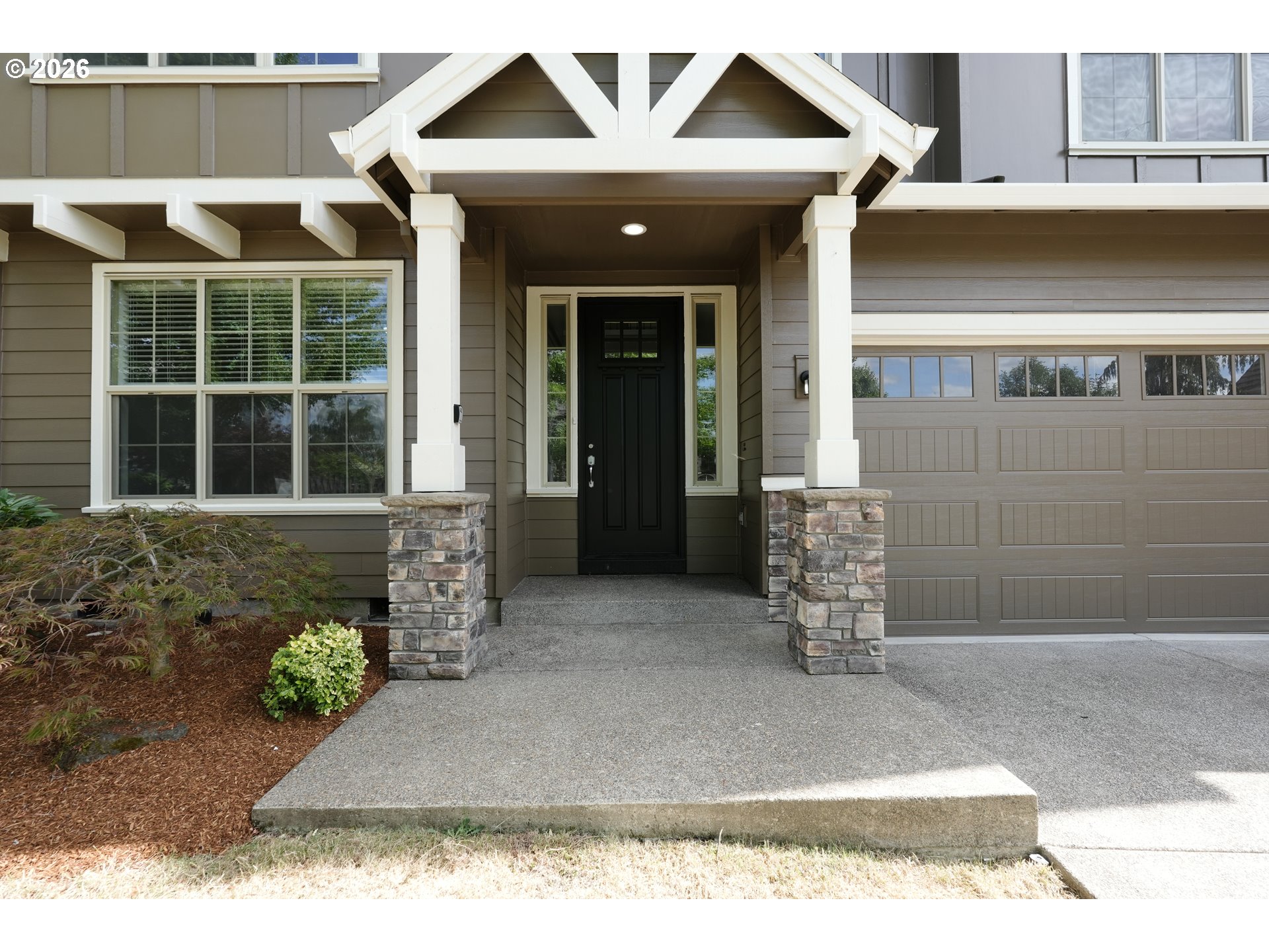1120 Lilac St Property Photo 3