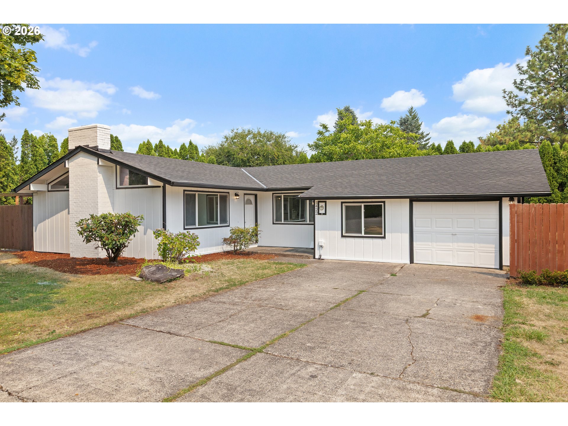 1422 Sw Hensley Rd Property Photo 1