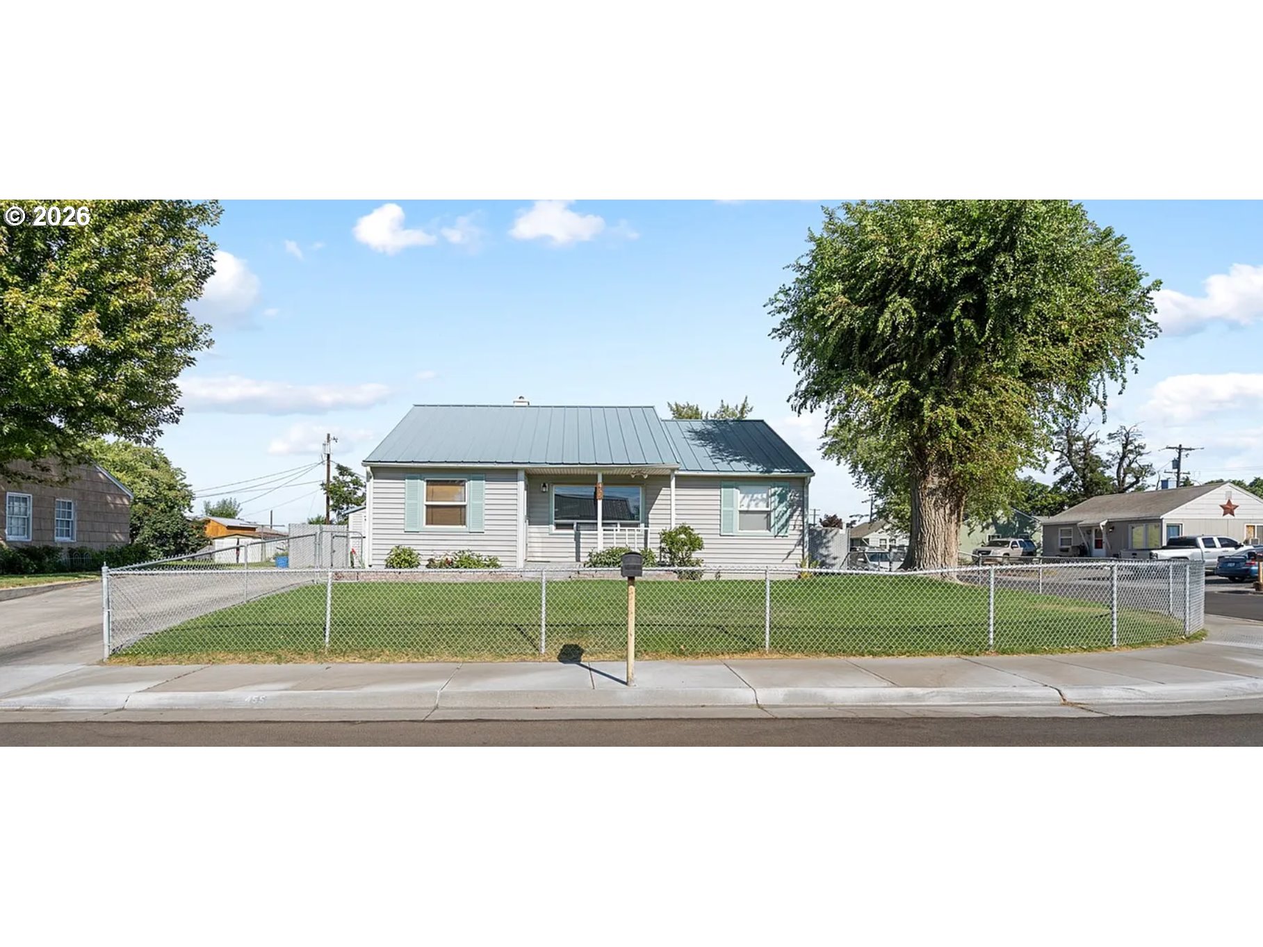 455 E SUNSET DR Property Photo 1