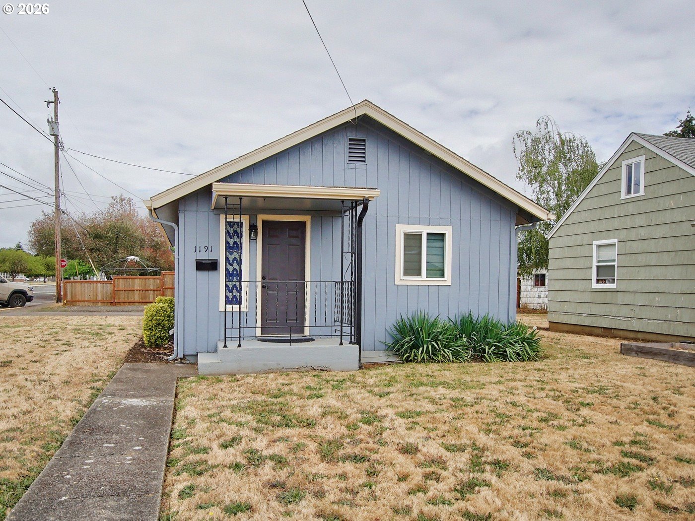 1191 Se Fenton St Property Photo 1