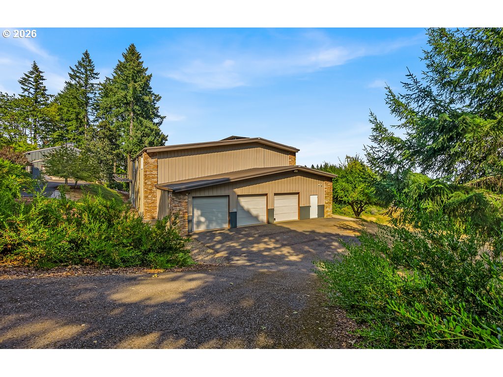 18485 Ne Smith Rd Property Photo 3