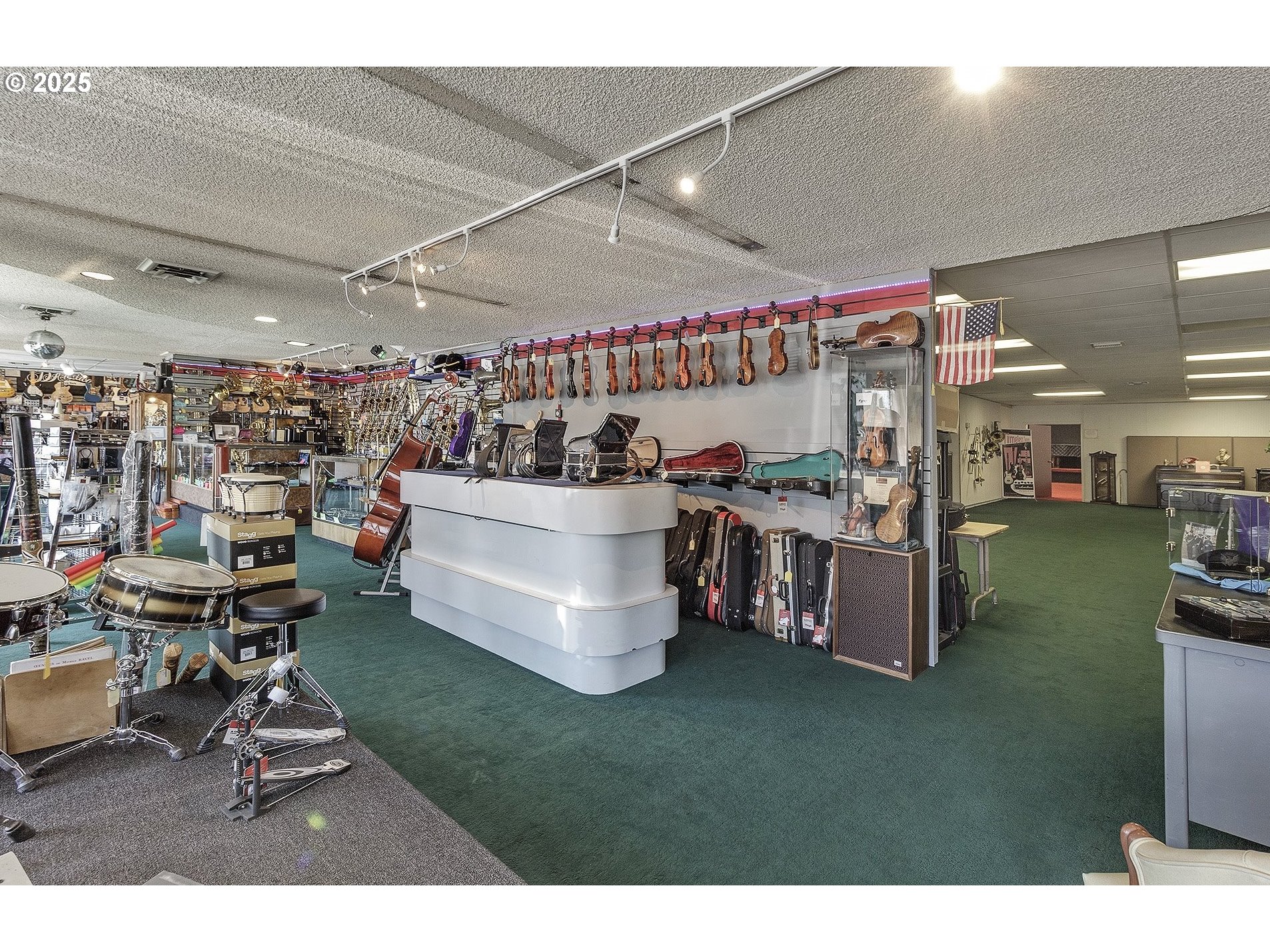 1105 N Riverside Ave Property Photo 15