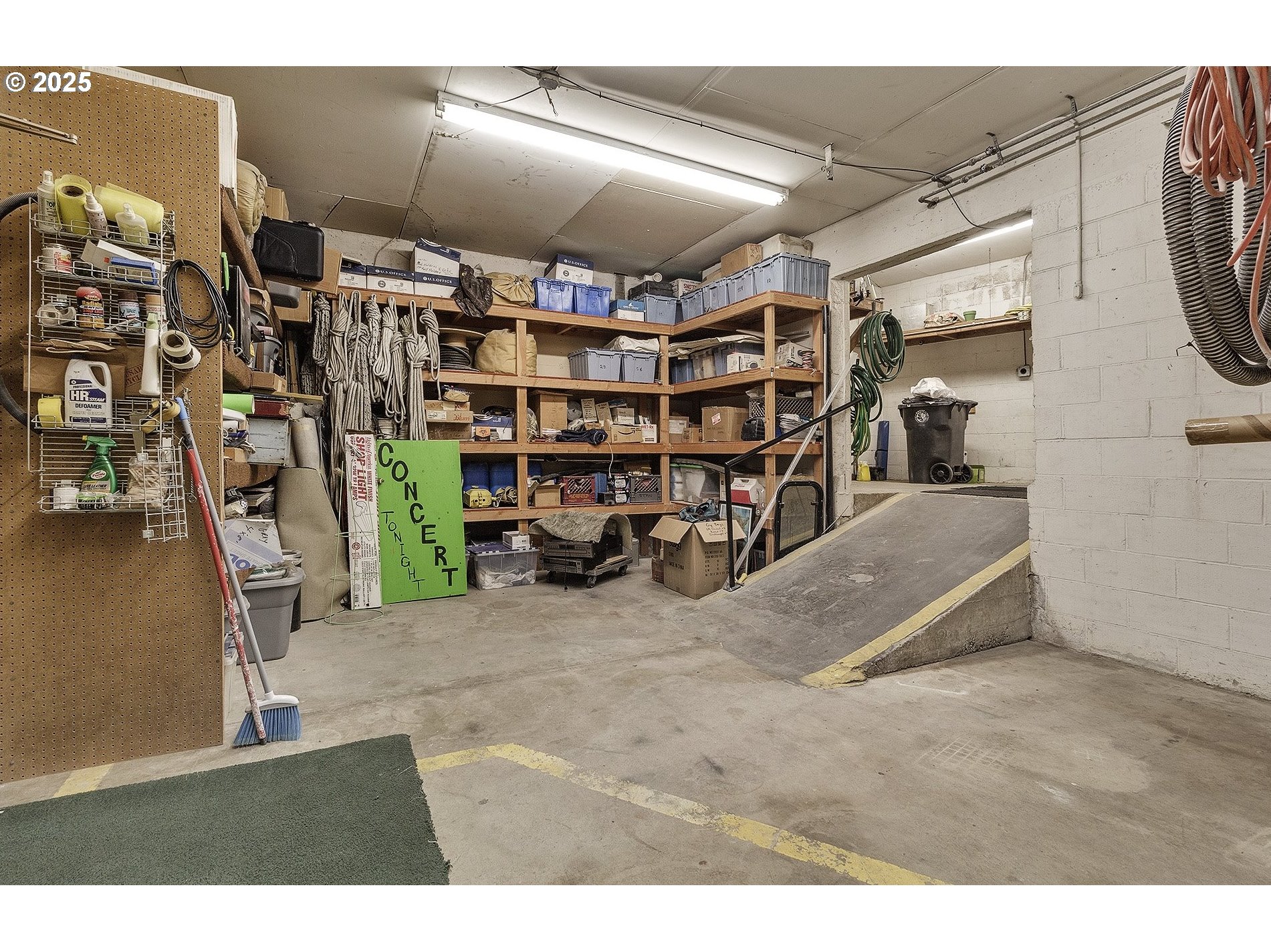 1105 N Riverside Ave Property Photo 22