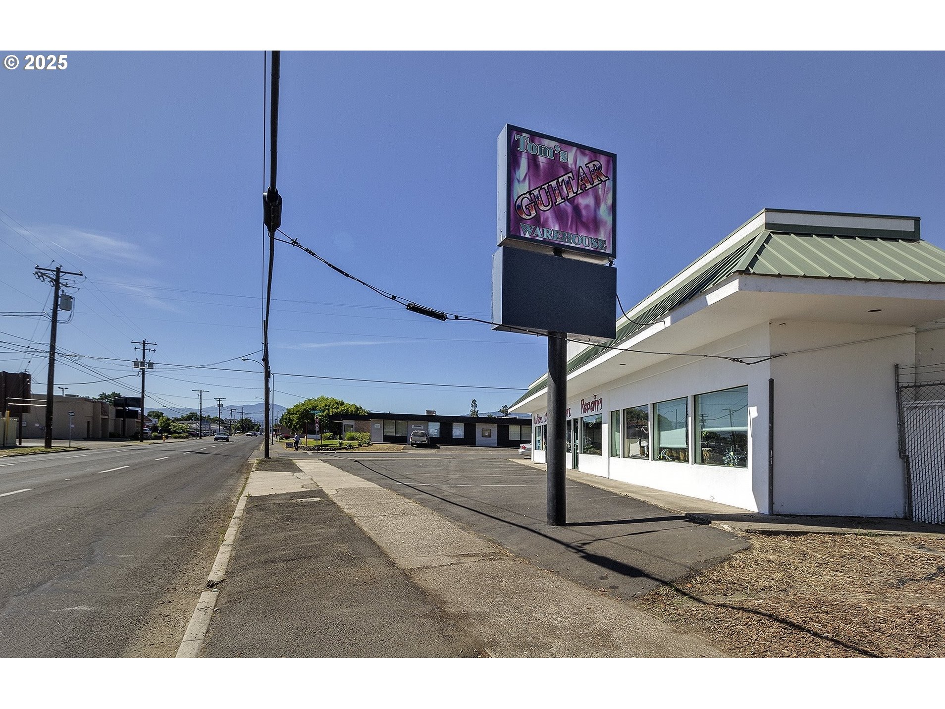 1105 N Riverside Ave Property Photo 26