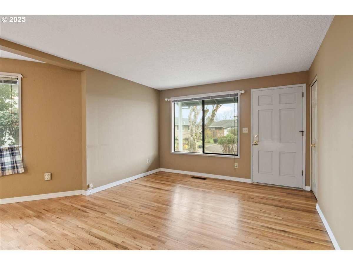 1444 Umpqua Ct Property Photo 4