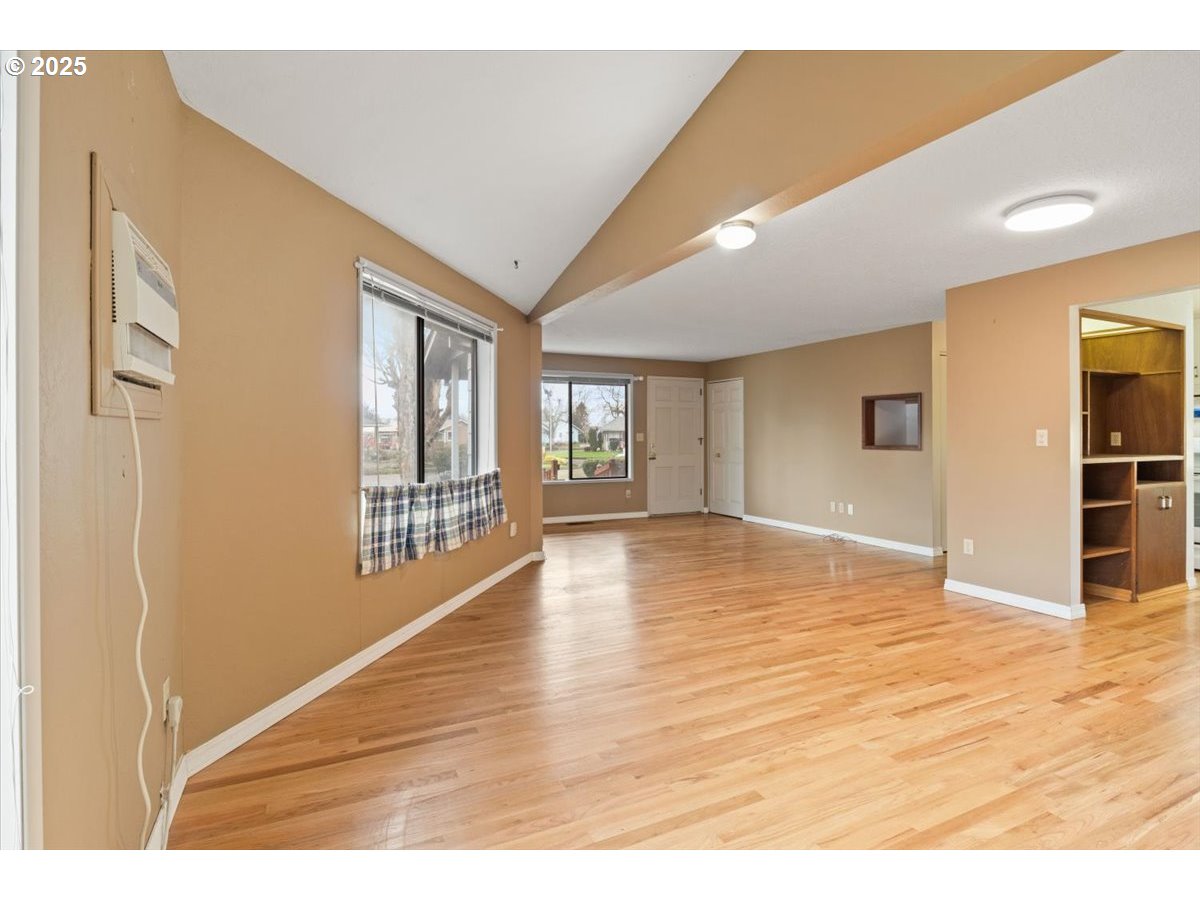 1444 Umpqua Ct Property Photo 6
