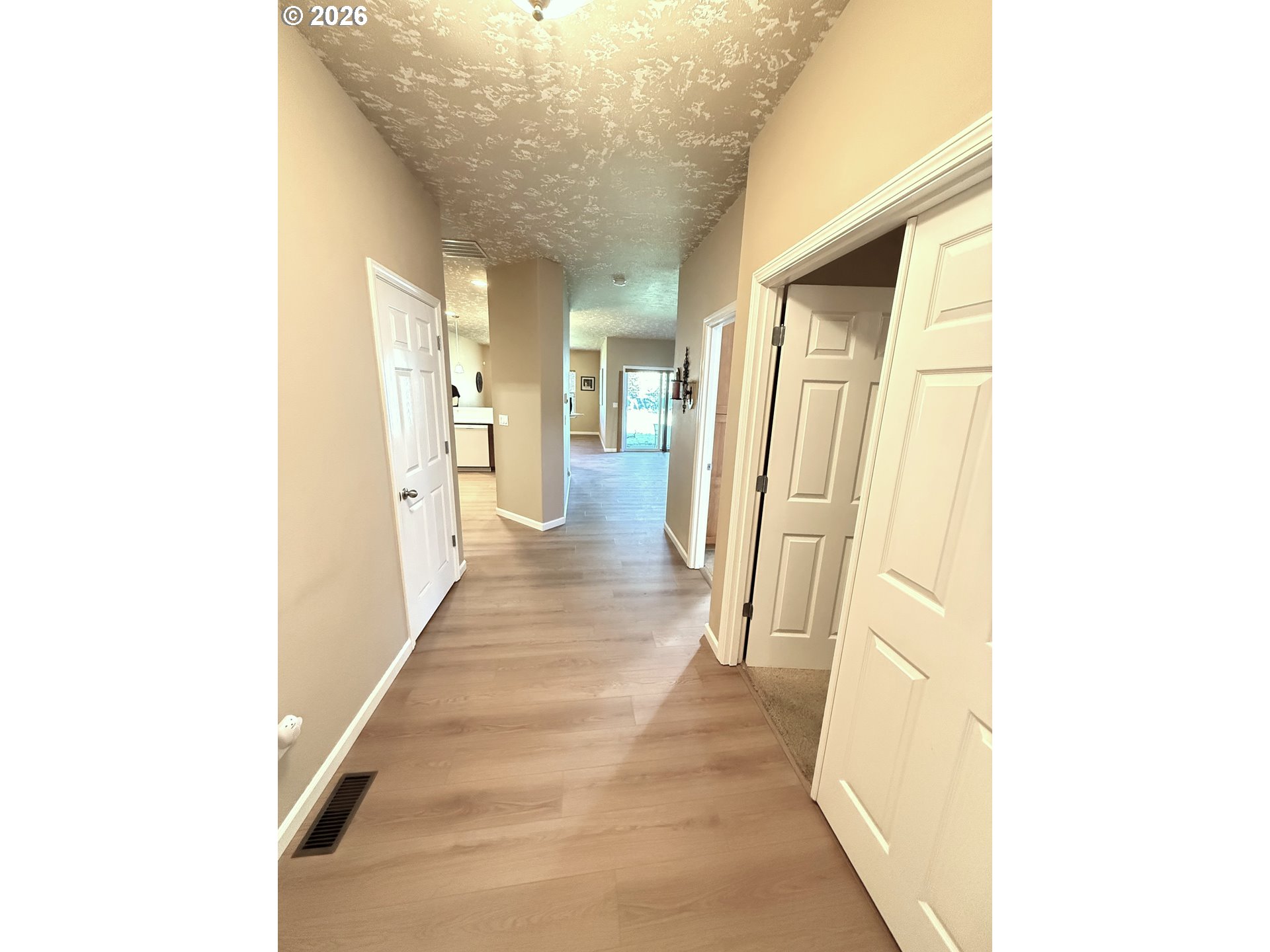 4061 Glendale Ave Ne Property Photo 5