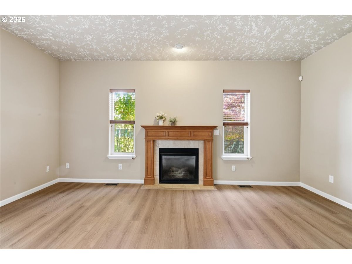 4061 Glendale Ave Ne Property Photo 7