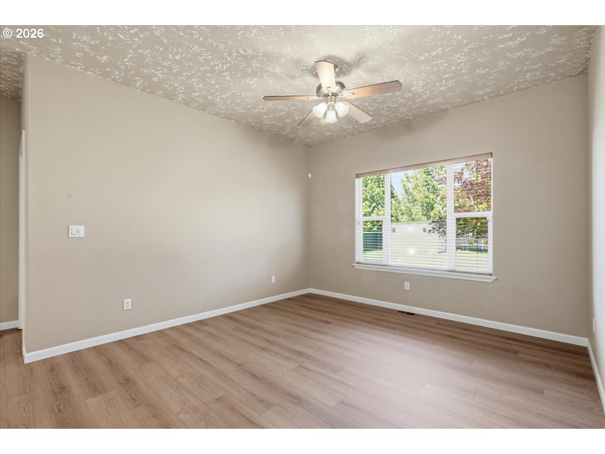 4061 Glendale Ave Ne Property Photo 15
