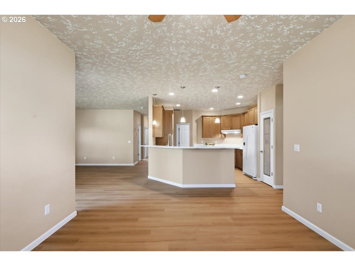 4061 Glendale Ave Ne Property Photo 16
