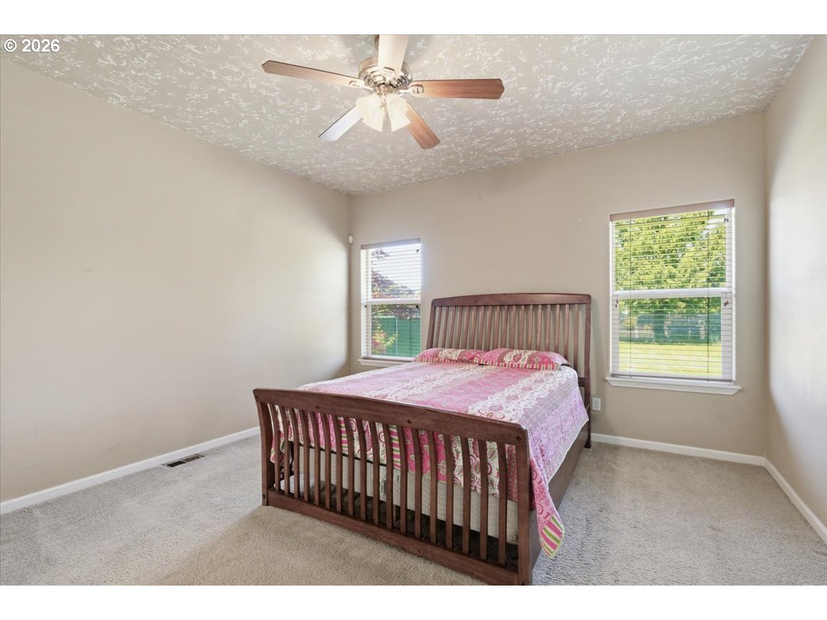 4061 Glendale Ave Ne Property Photo 17