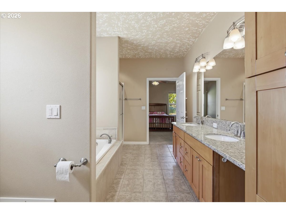 4061 Glendale Ave Ne Property Photo 24