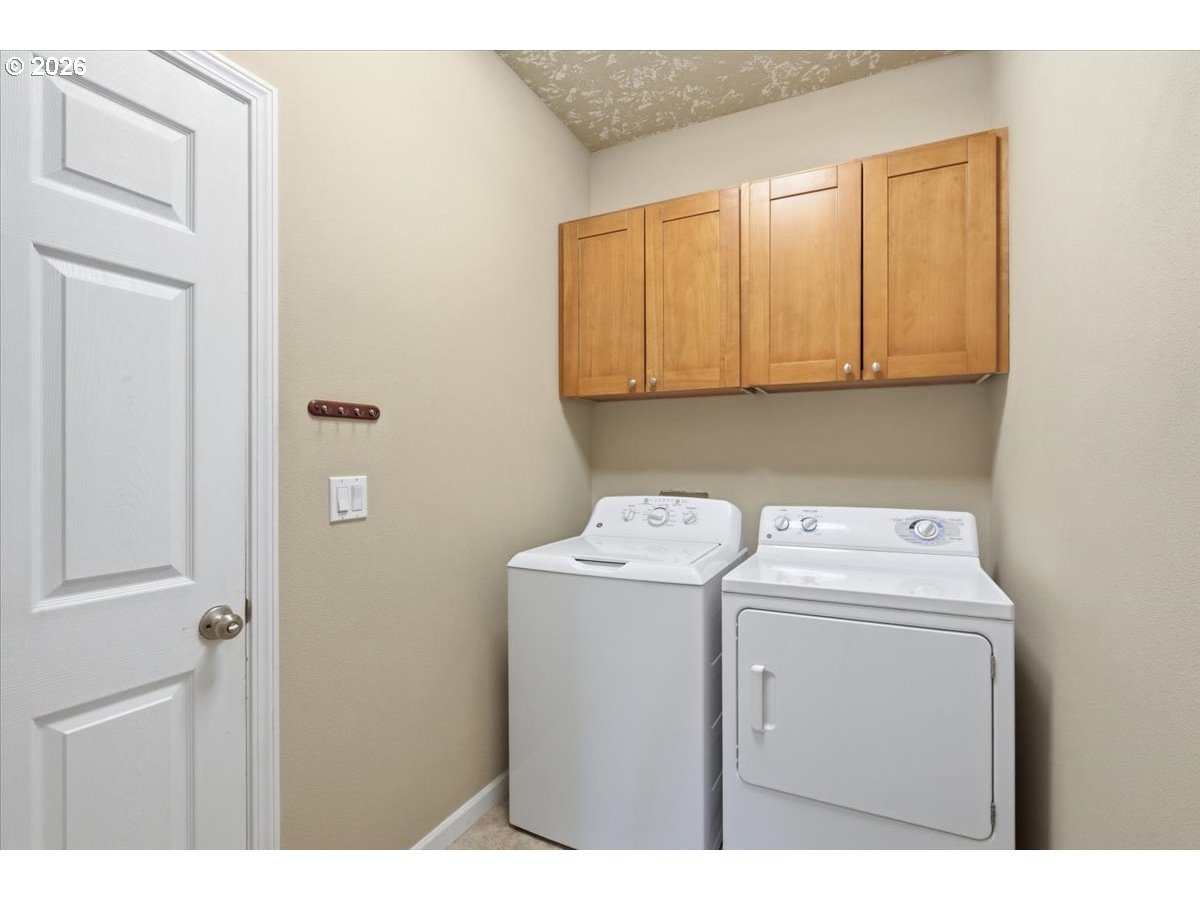 4061 Glendale Ave Ne Property Photo 25