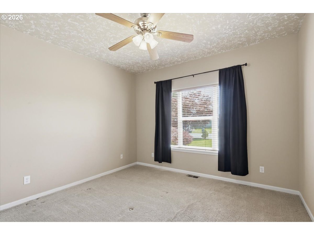 4061 Glendale Ave Ne Property Photo 26