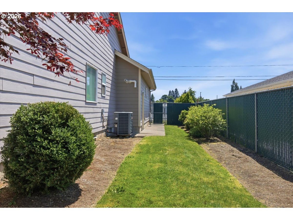 4061 Glendale Ave Ne Property Photo 36