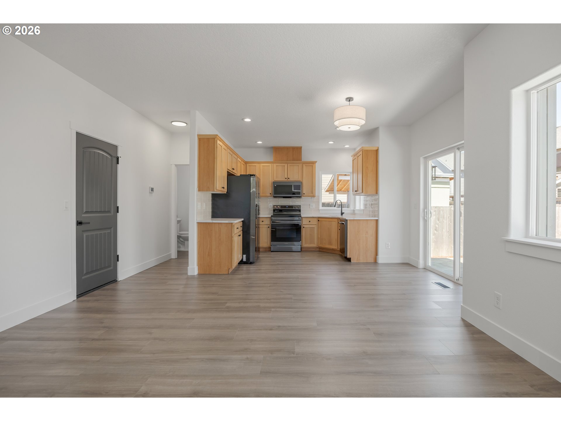 601 St Charles St Property Photo 4