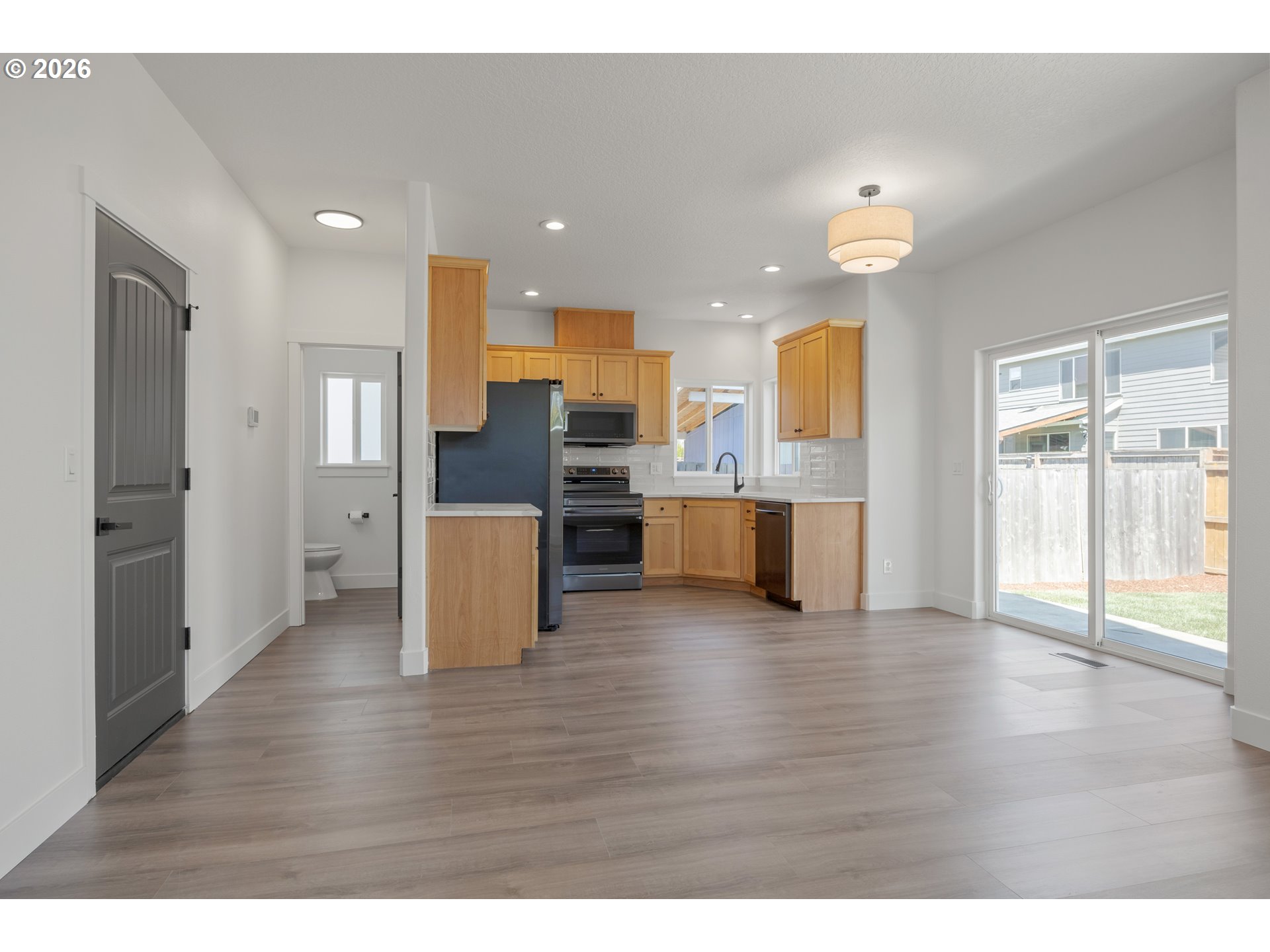 601 St Charles St Property Photo 11
