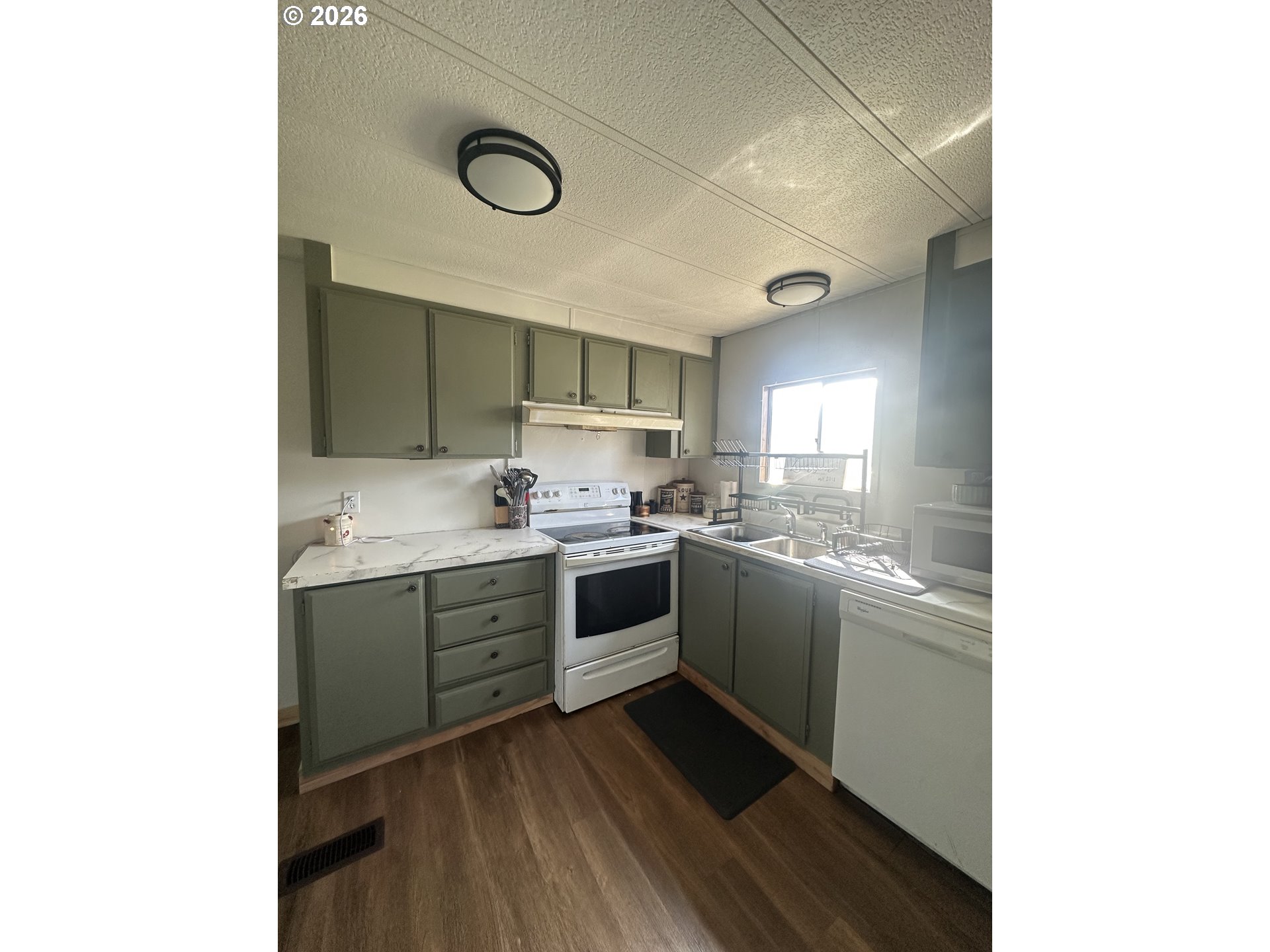 355 N 8th St Property Photo 12