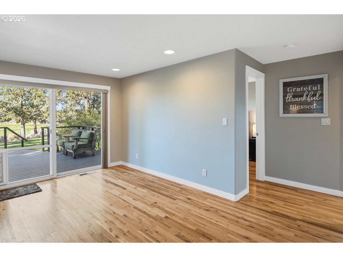 1233 Sw Canyon Dr Property Photo 15