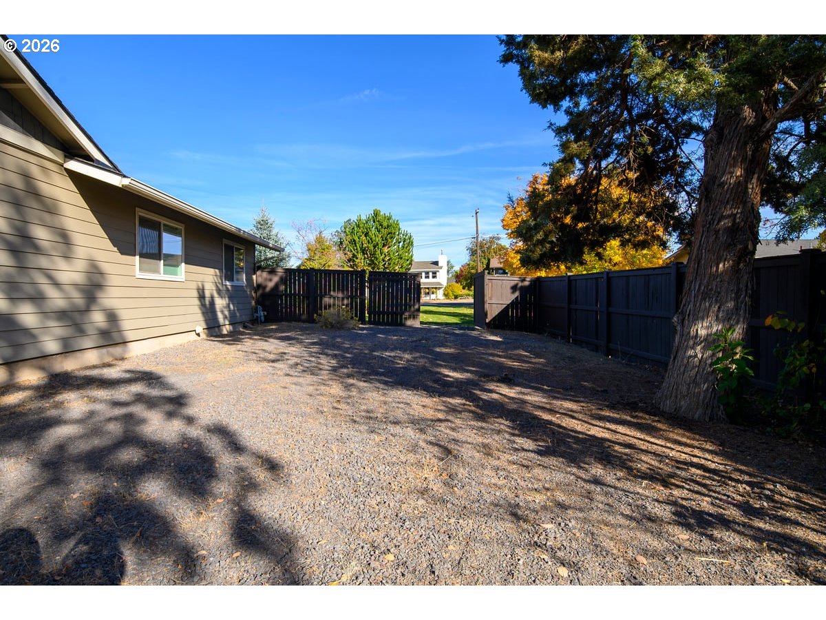 1233 Sw Canyon Dr Property Photo 40