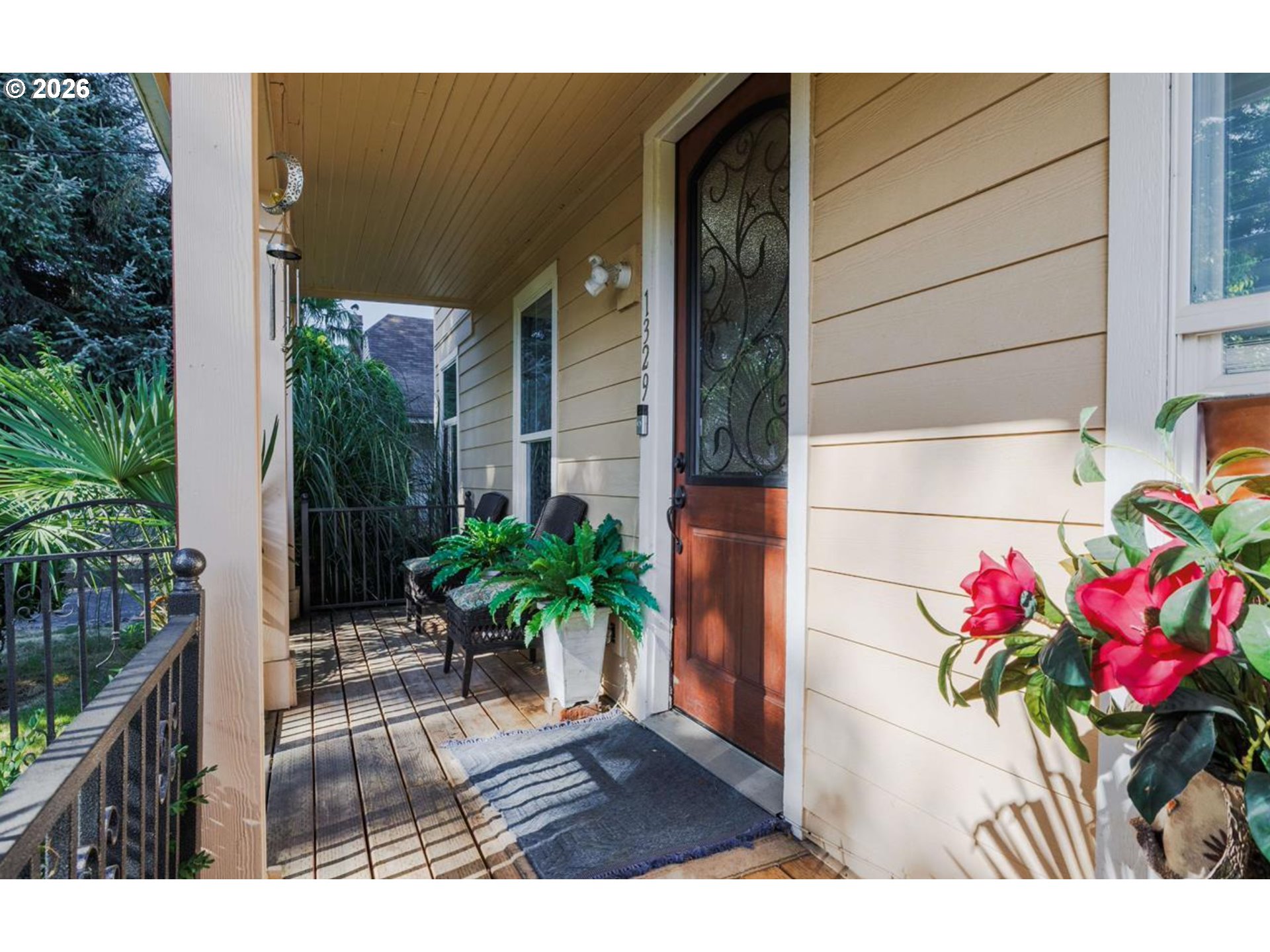 1329 Baker St Property Photo 2