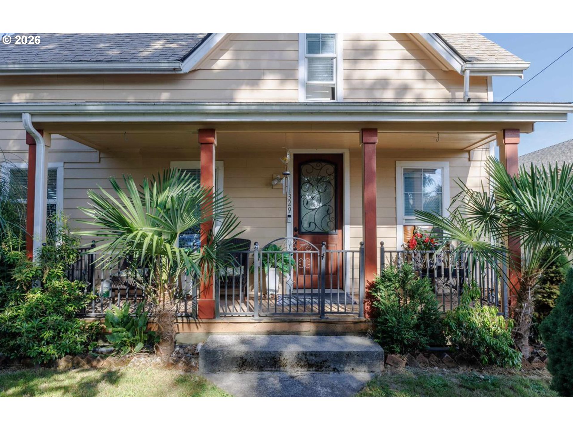 1329 Baker St Property Photo 3