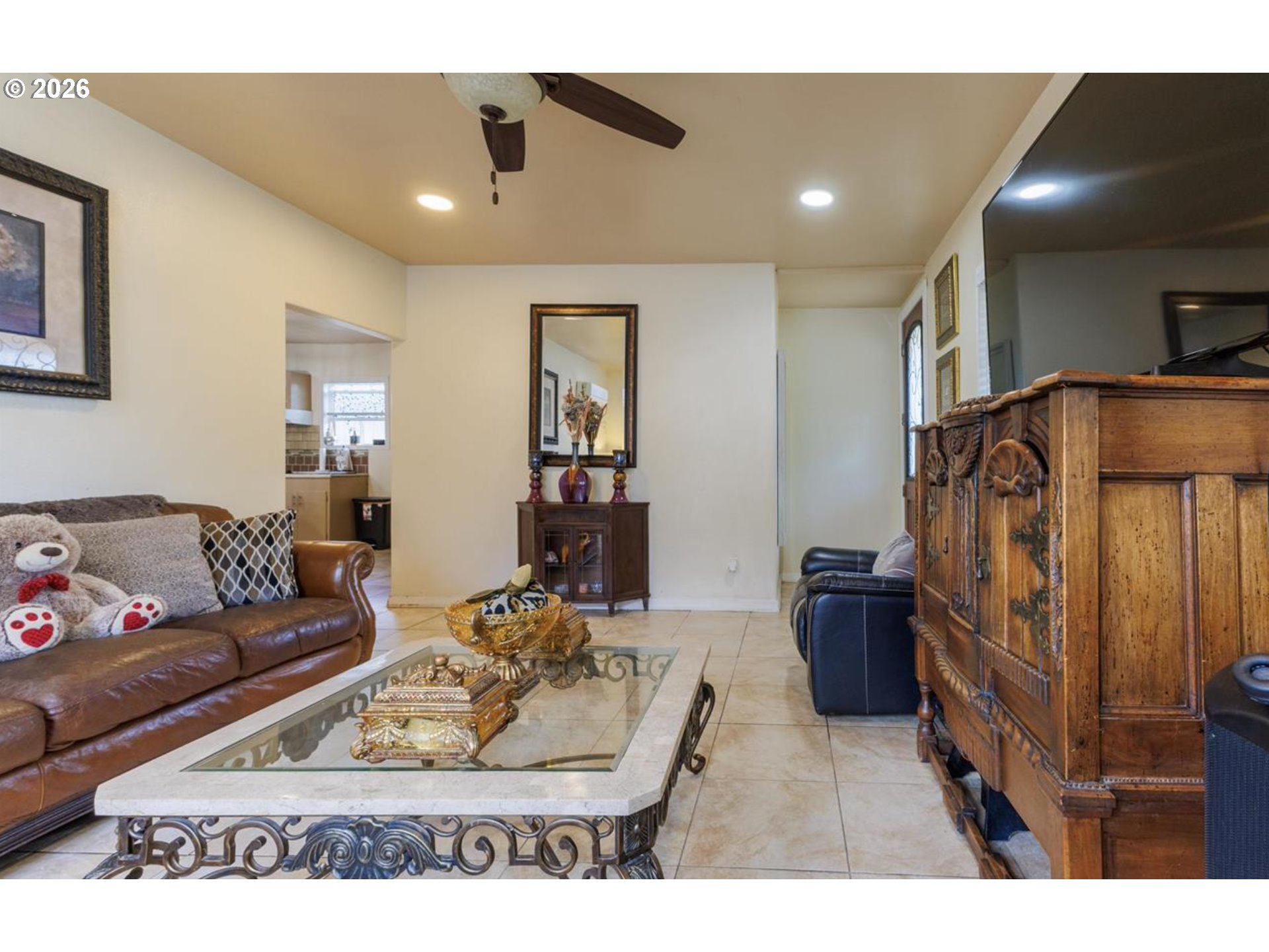1329 Baker St Property Photo 4