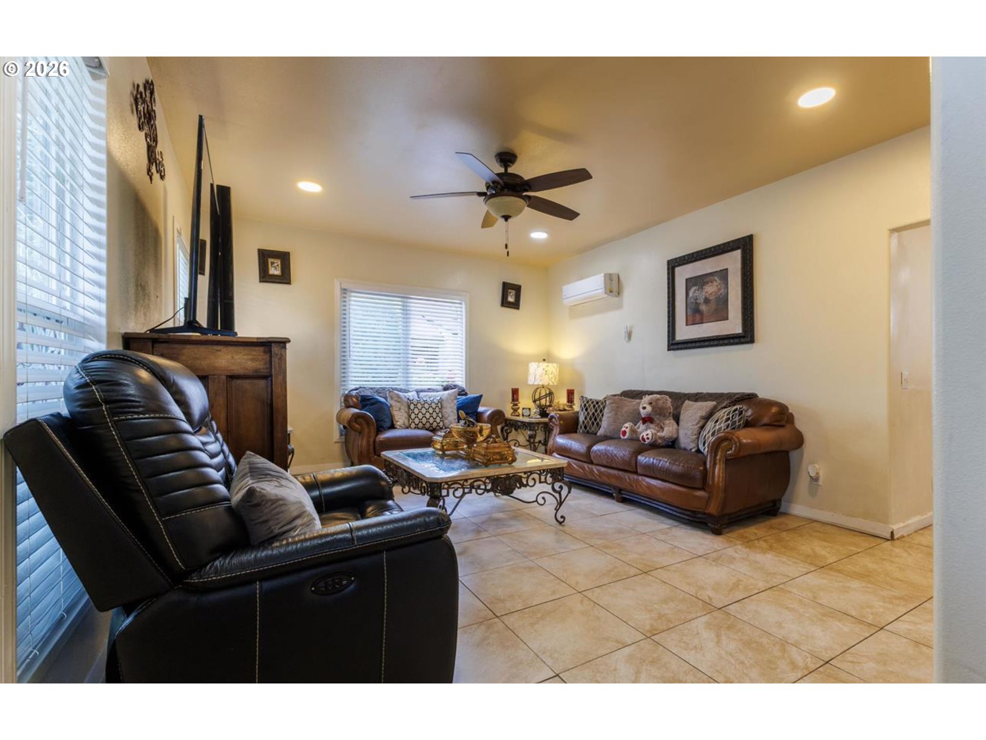 1329 Baker St Property Photo 5