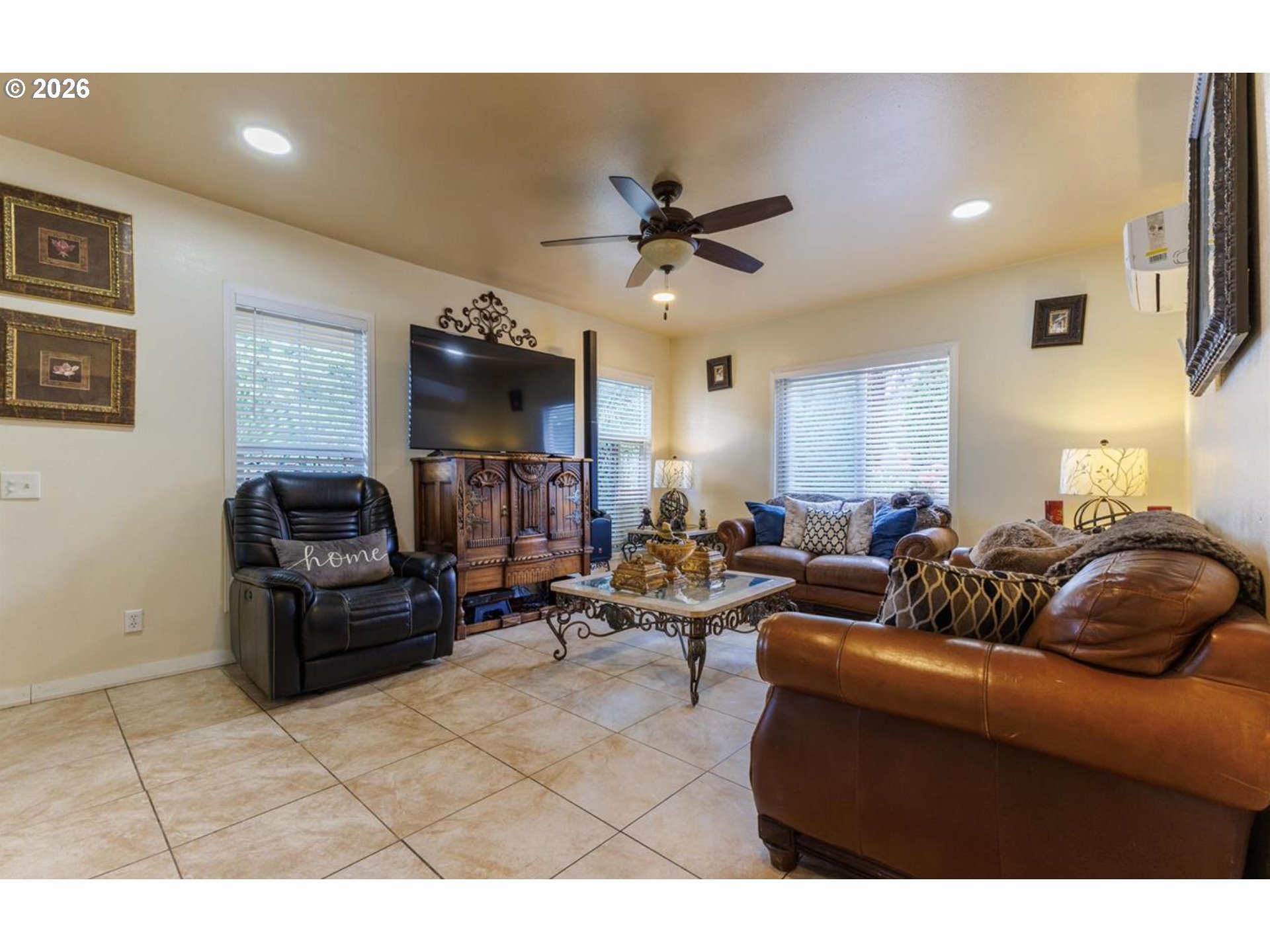 1329 Baker St Property Photo 6