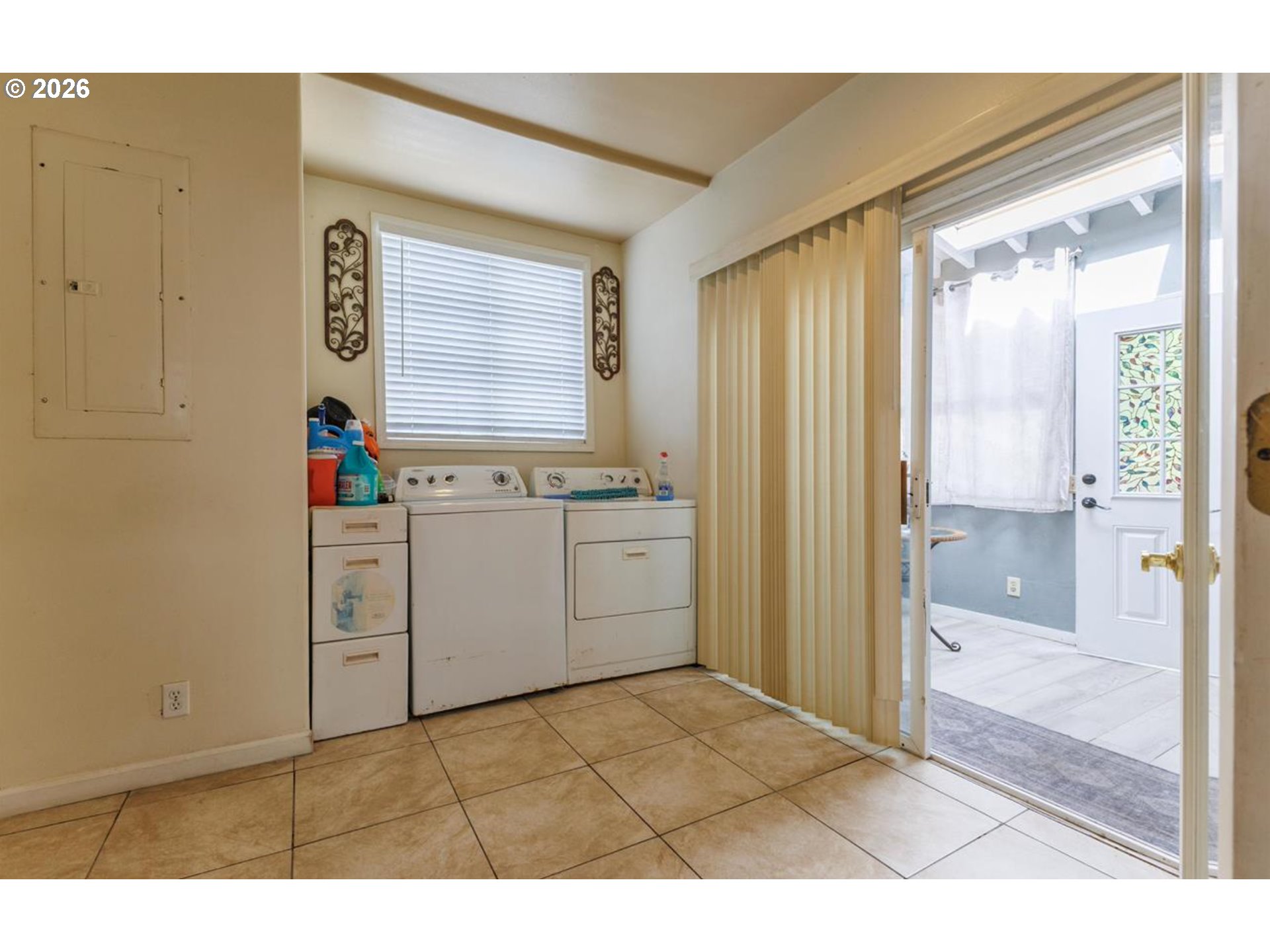 1329 Baker St Property Photo 11