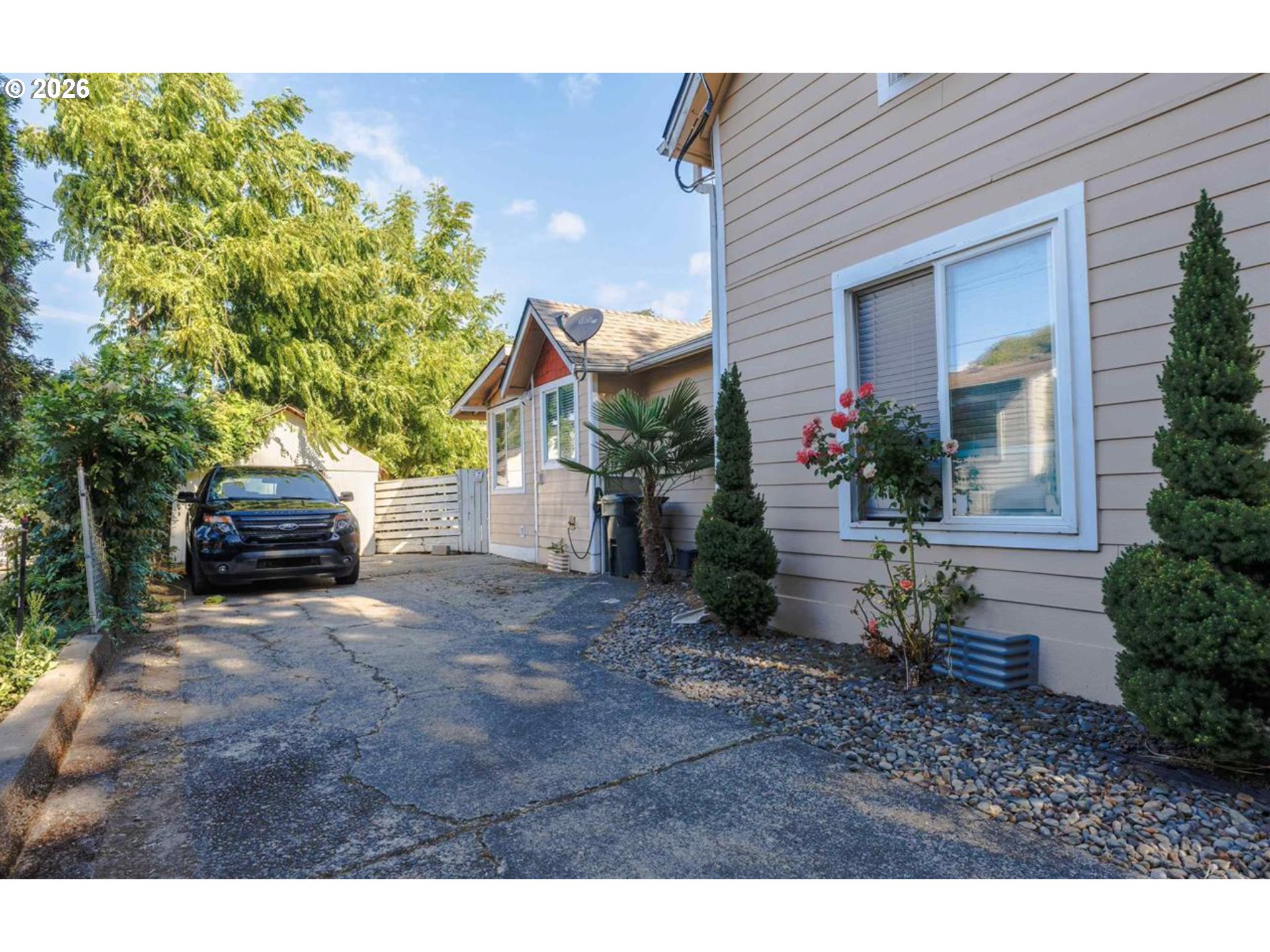 1329 Baker St Property Photo 25