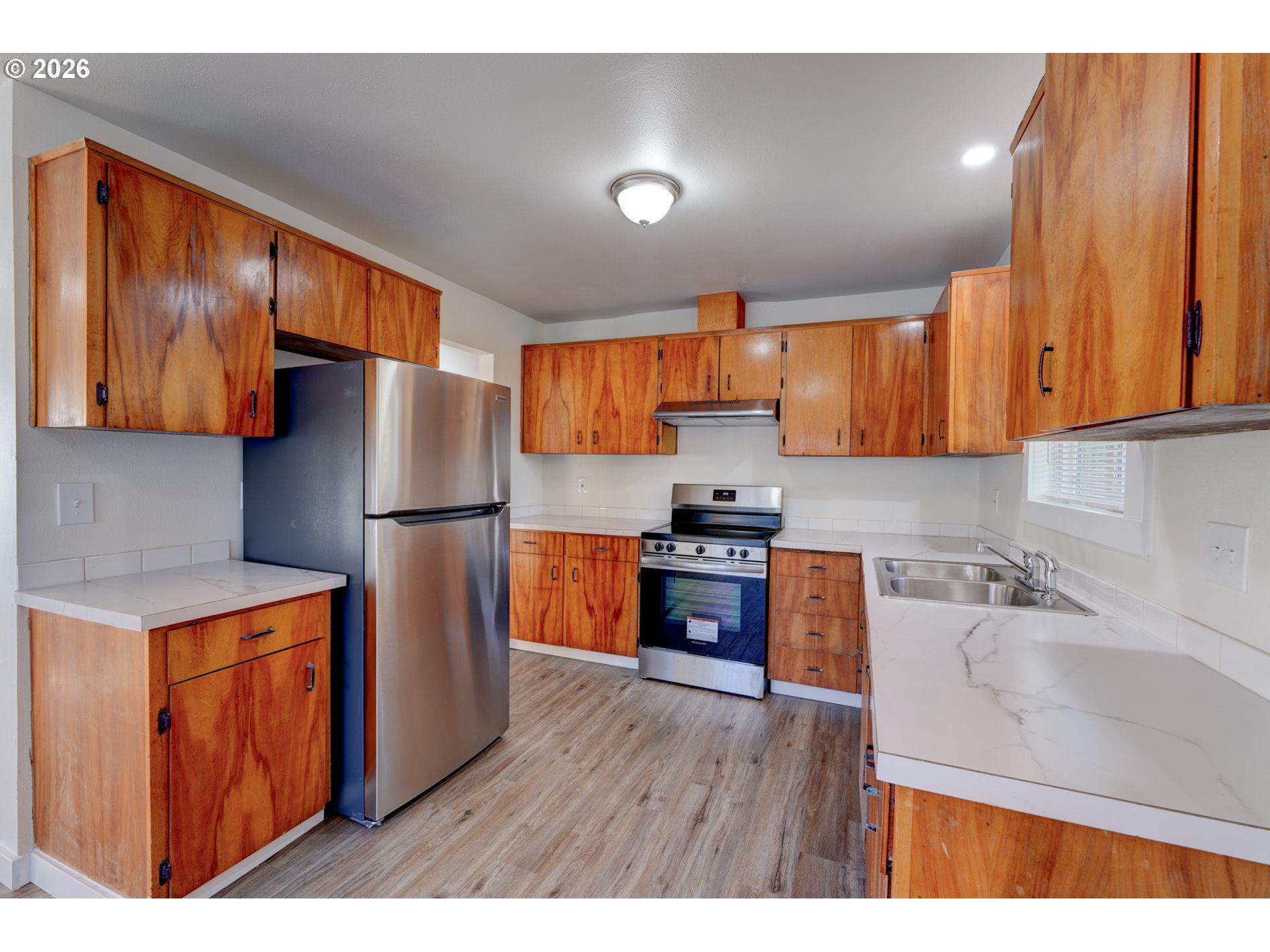1049 Se Walnut St Property Photo 5