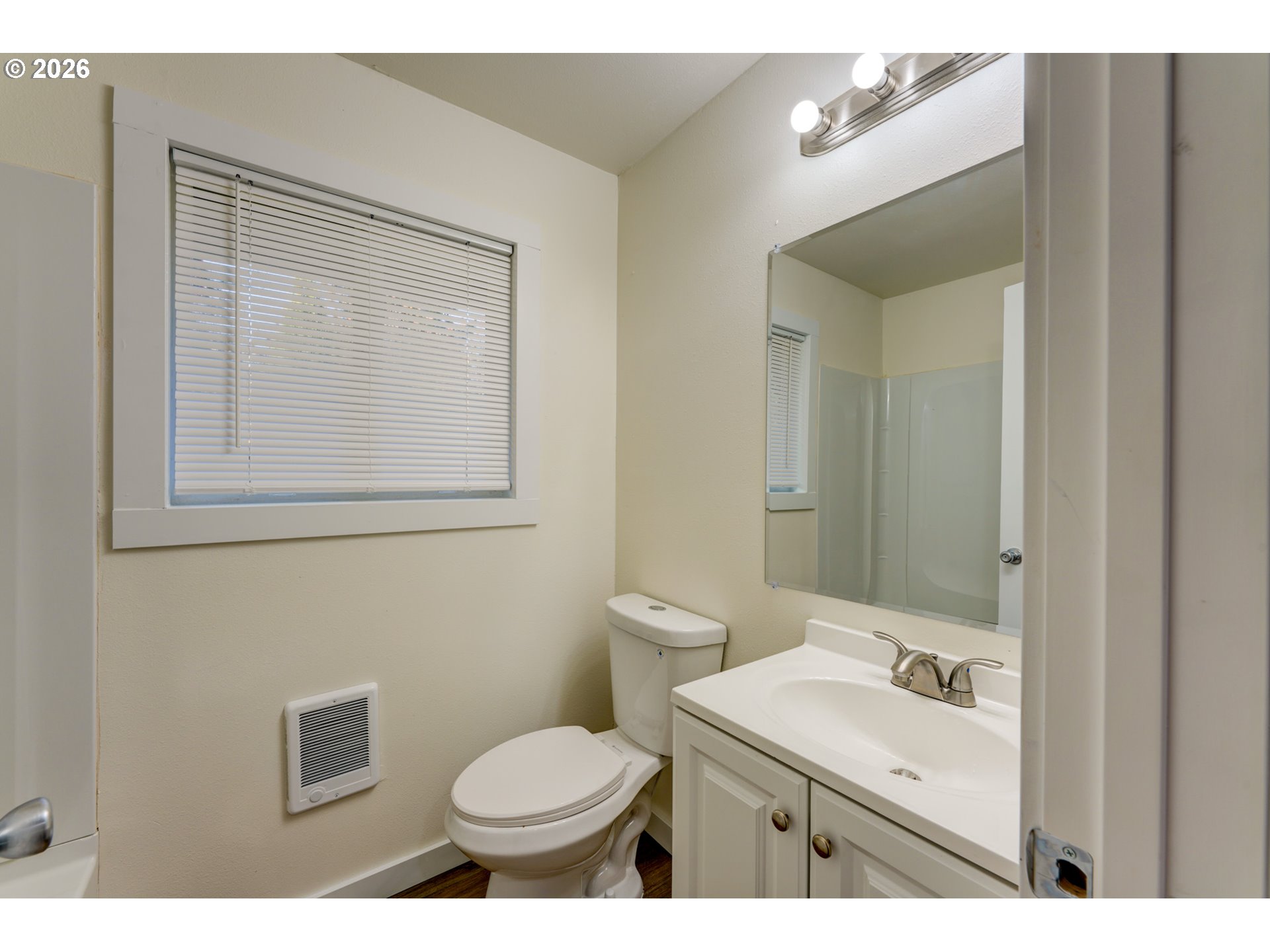 1049 Se Walnut St Property Photo 6