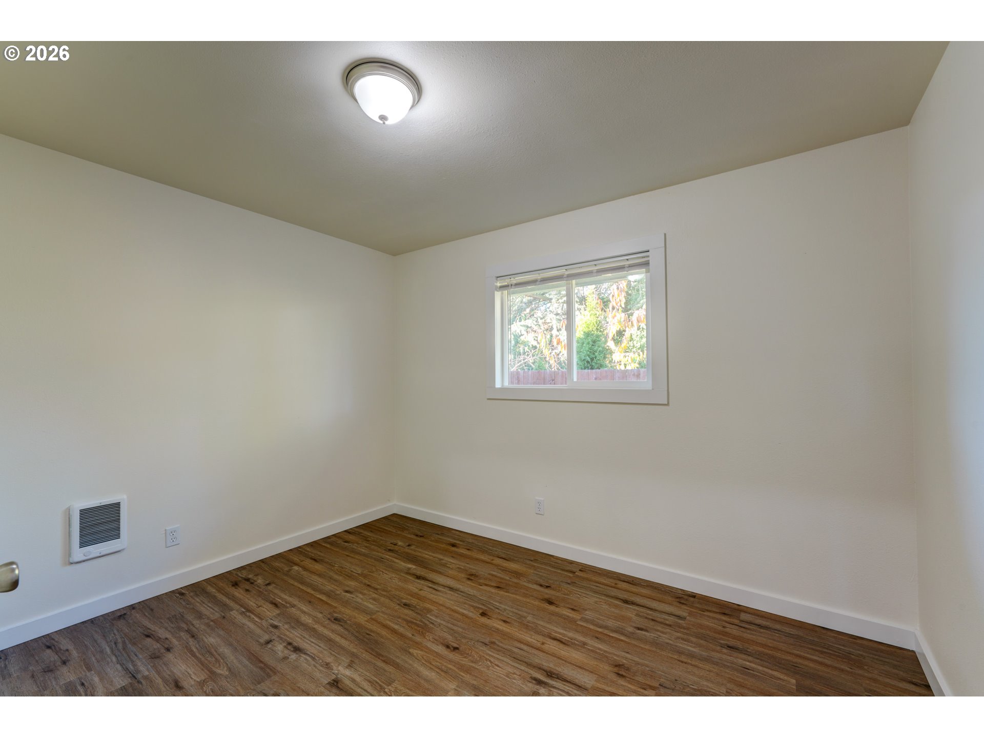 1049 Se Walnut St Property Photo 10