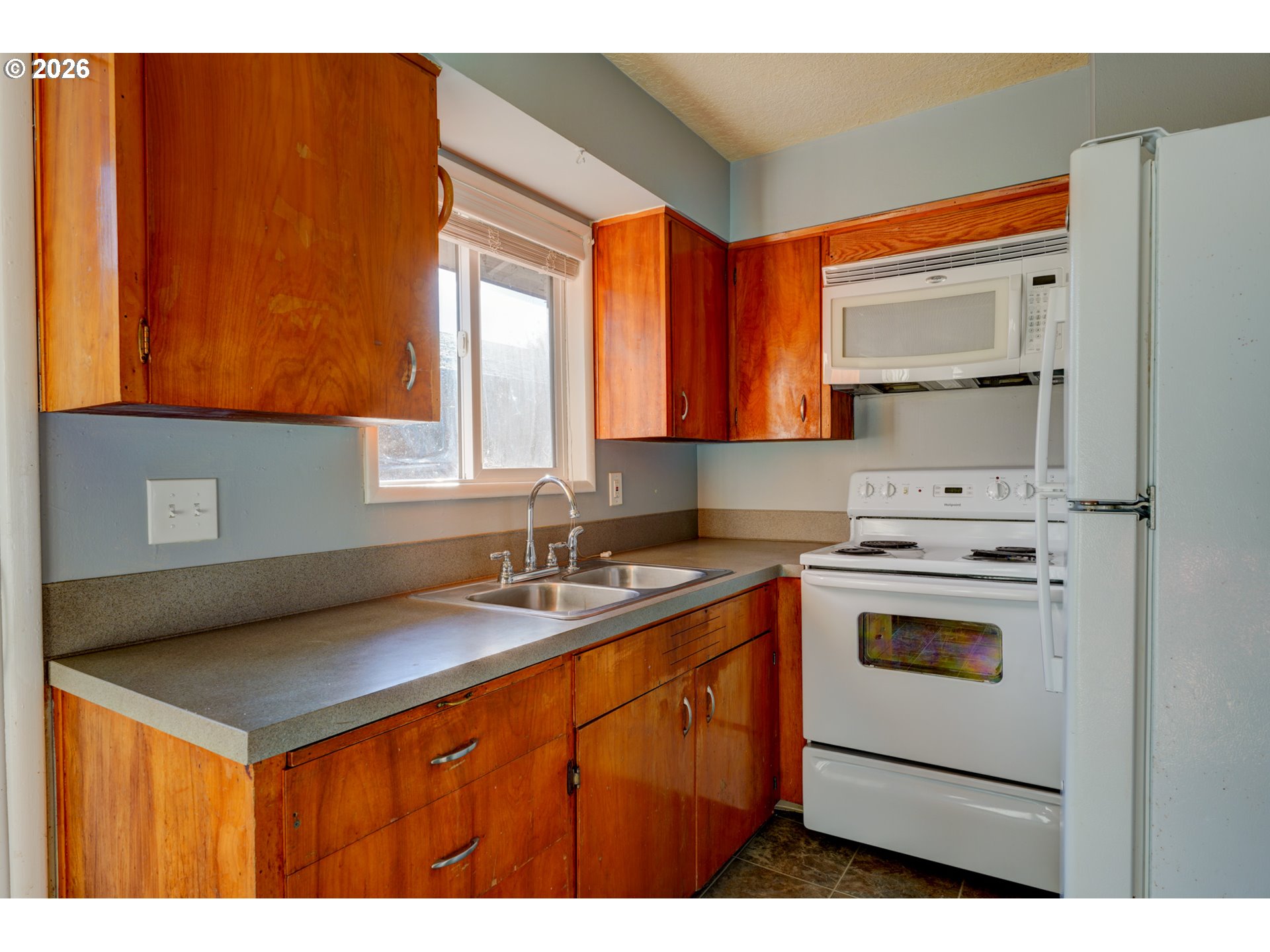 1049 Se Walnut St Property Photo 11