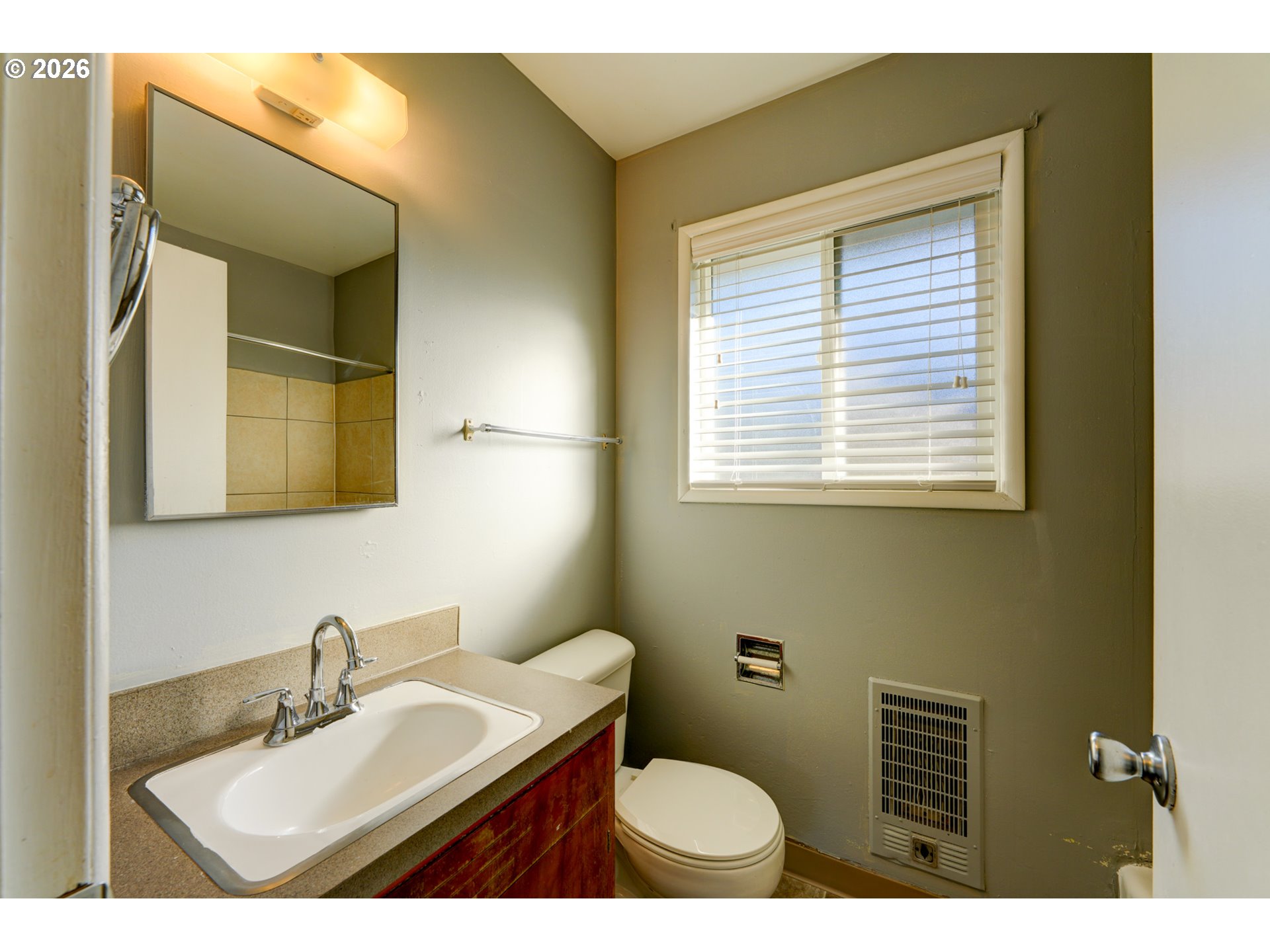 1049 Se Walnut St Property Photo 14